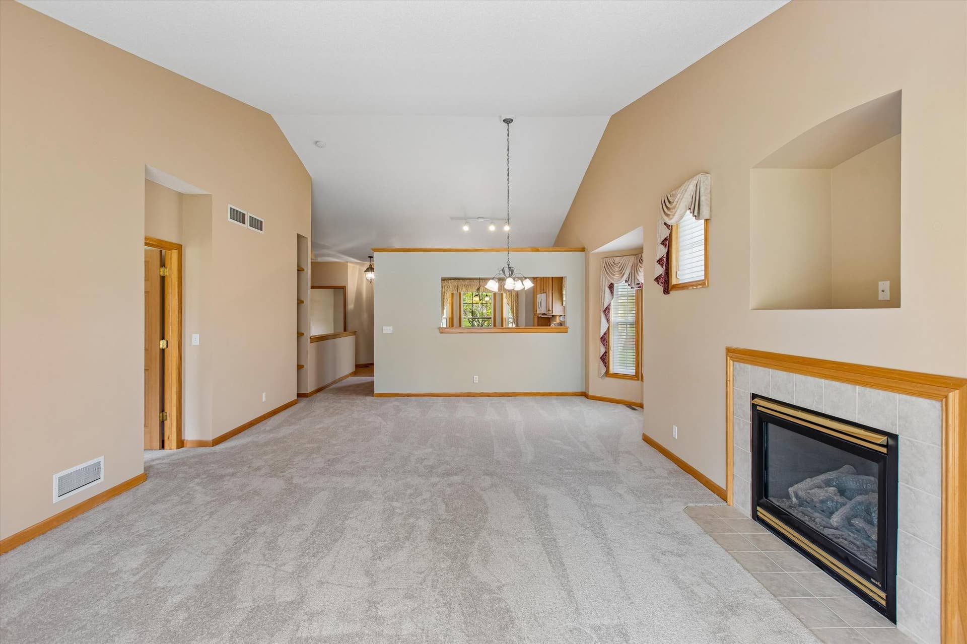 505 Holly Lane N, Oakdale, MN 55128 Living Room