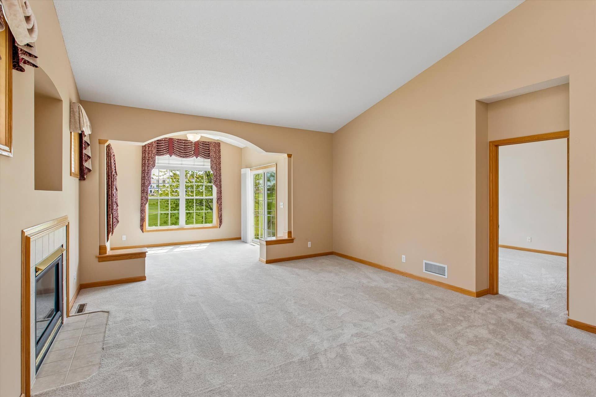 505 Holly Lane N, Oakdale, MN 55128 Living Room & Sun Room