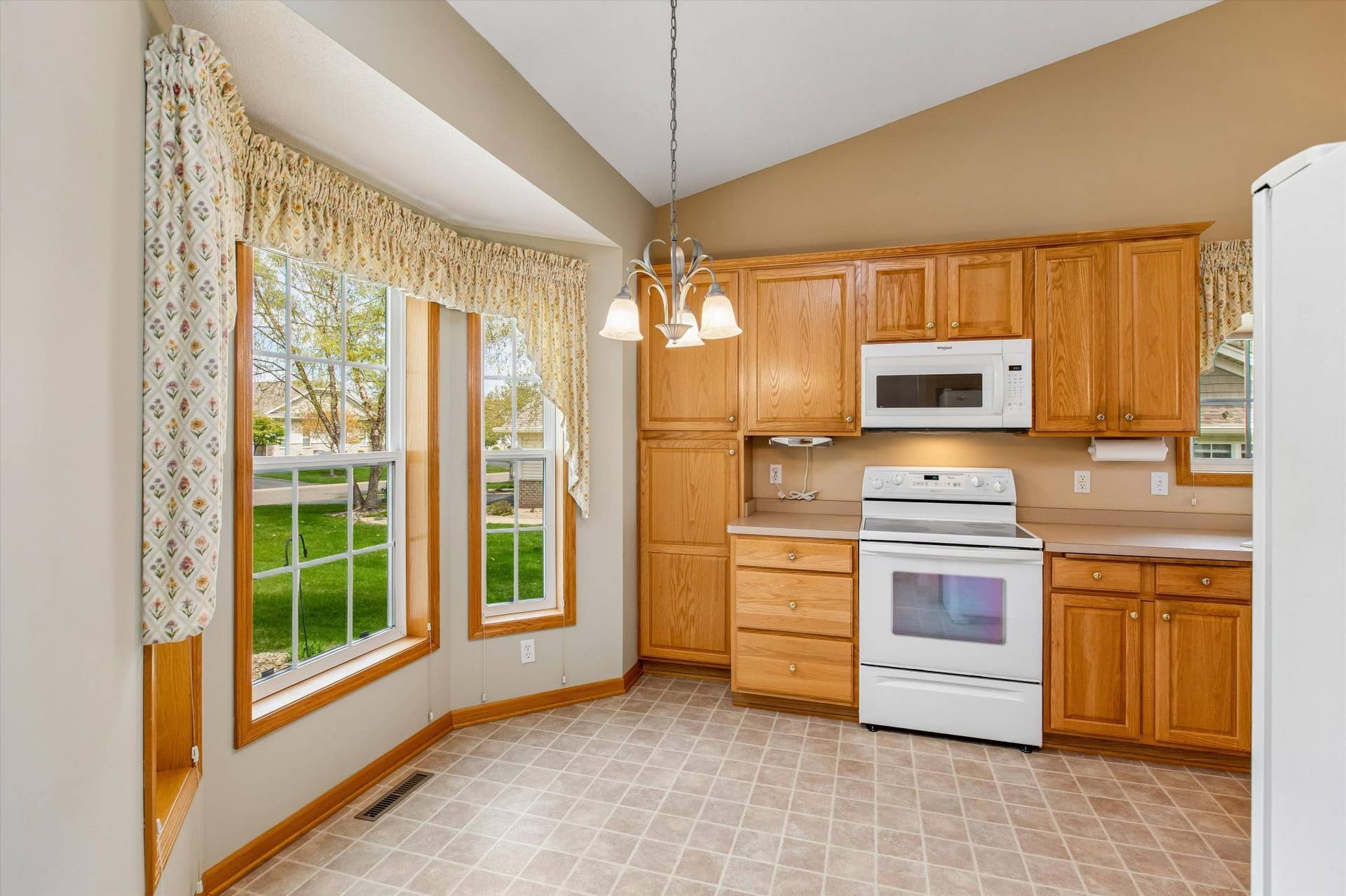 505 Holly Lane N, Oakdale, MN 55128 505 Holly Lane N, Oakdale, MN 55128