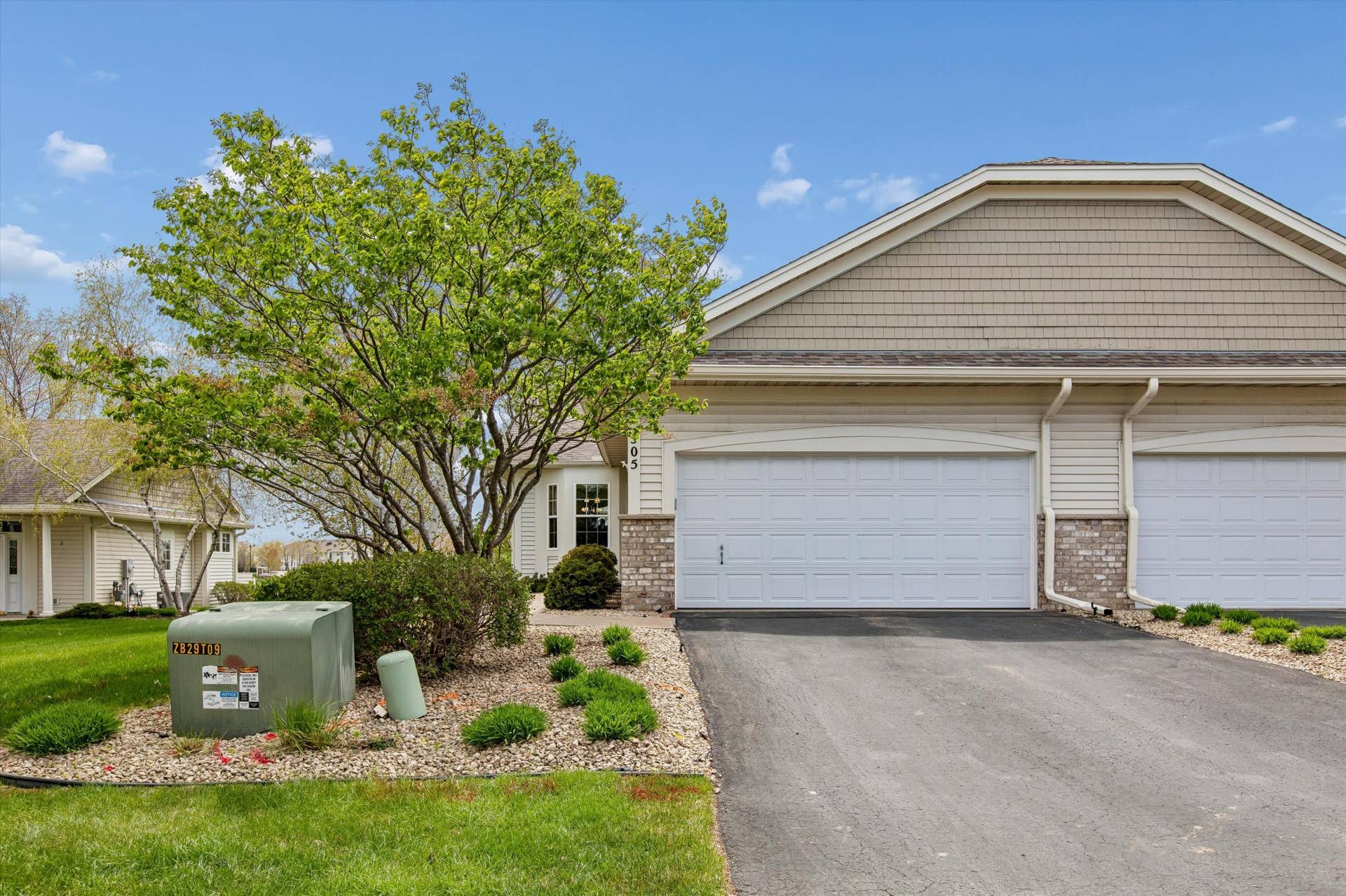 505 Holly Lane N, Oakdale, MN 55128 505 Holly Lane N, Oakdale, MN 55128