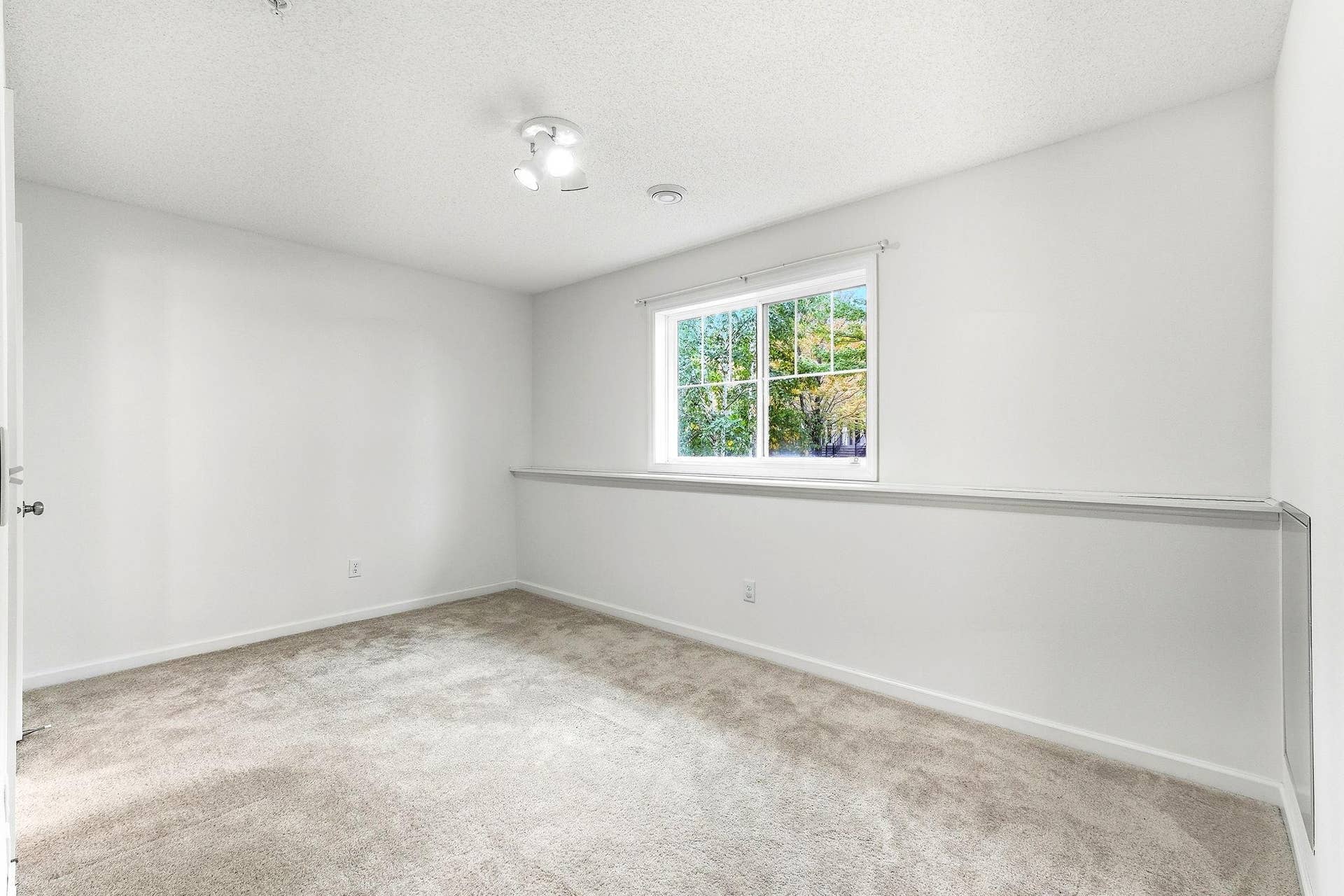 9673 Toledo Lane N, Brooklyn Park, MN 55443 32-web-or-mls-9673-Toledo-Ln-N-32.jpg