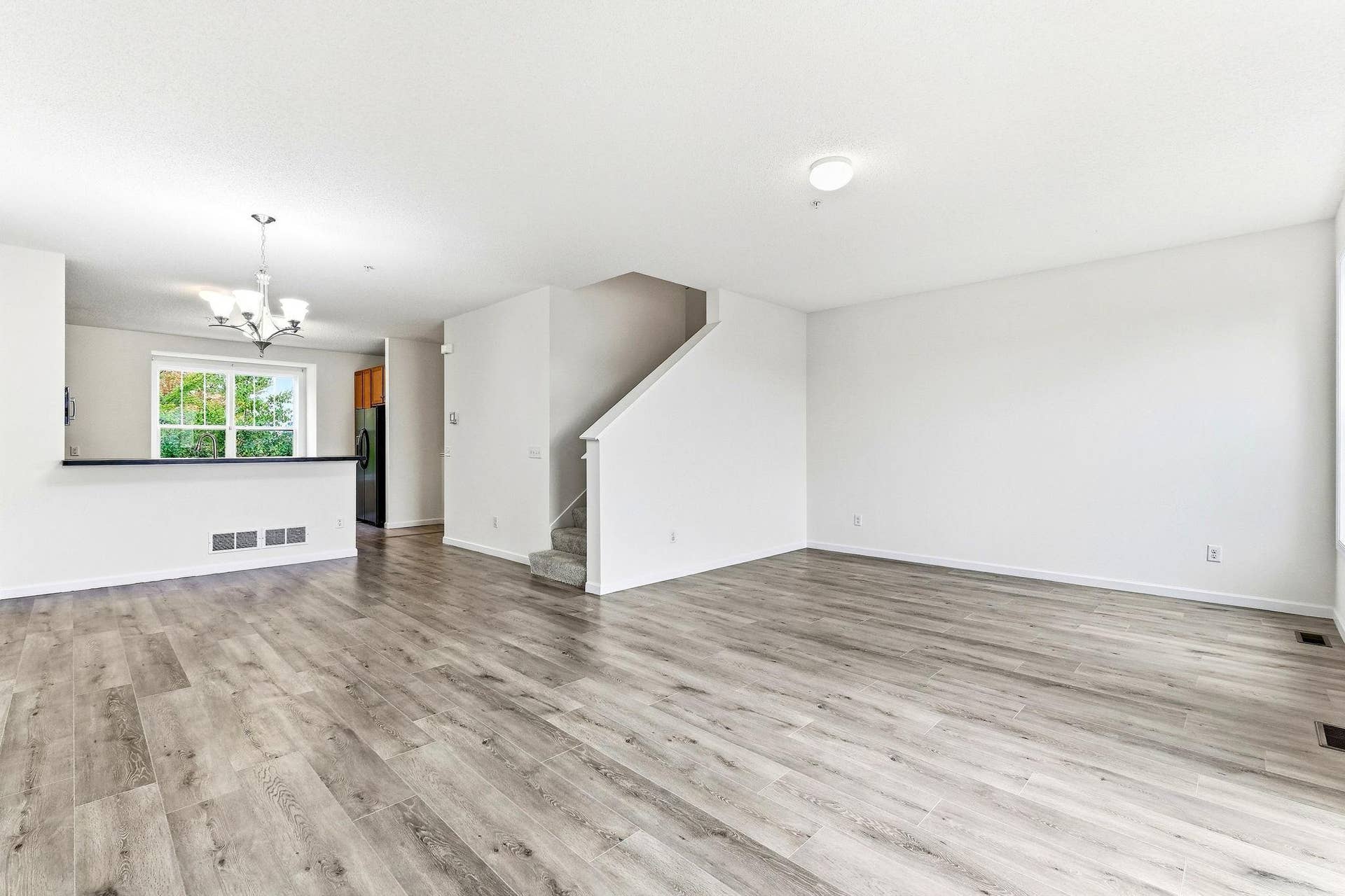 9673 Toledo Lane N, Brooklyn Park, MN 55443 10-web-or-mls-9673-Toledo-Ln-N-10.jpg