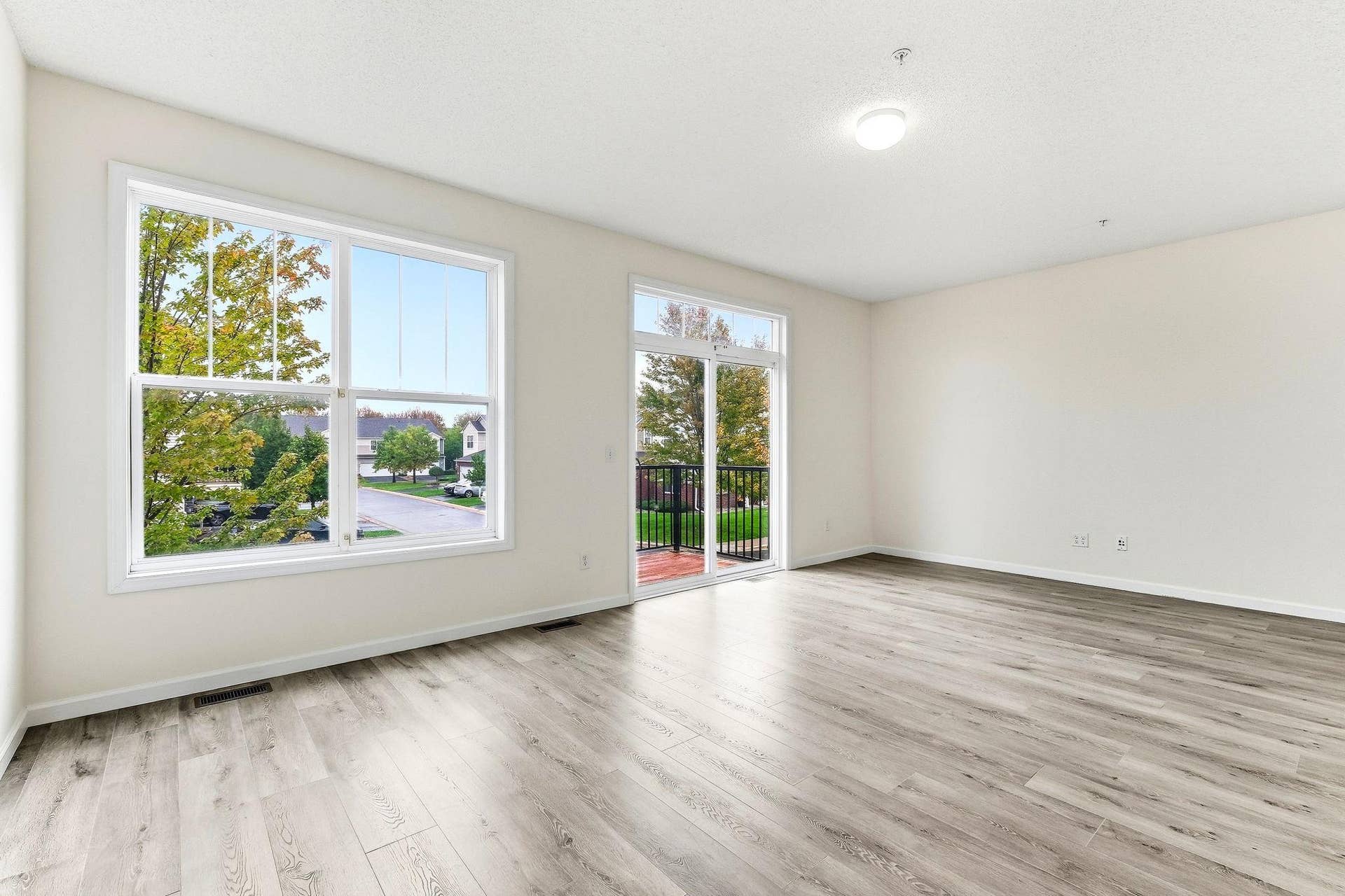 9673 Toledo Lane N, Brooklyn Park, MN 55443 9-web-or-mls-9673-Toledo-Ln-N-09.jpg