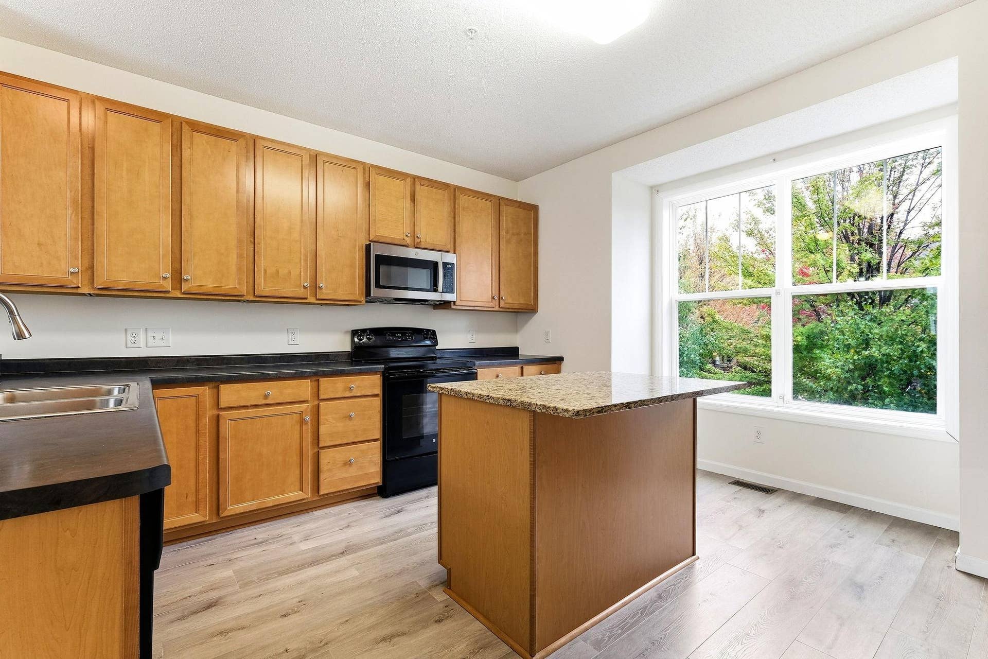 9673 Toledo Lane N, Brooklyn Park, MN 55443 12-web-or-mls-9673-Toledo-Ln-N-12.jpg