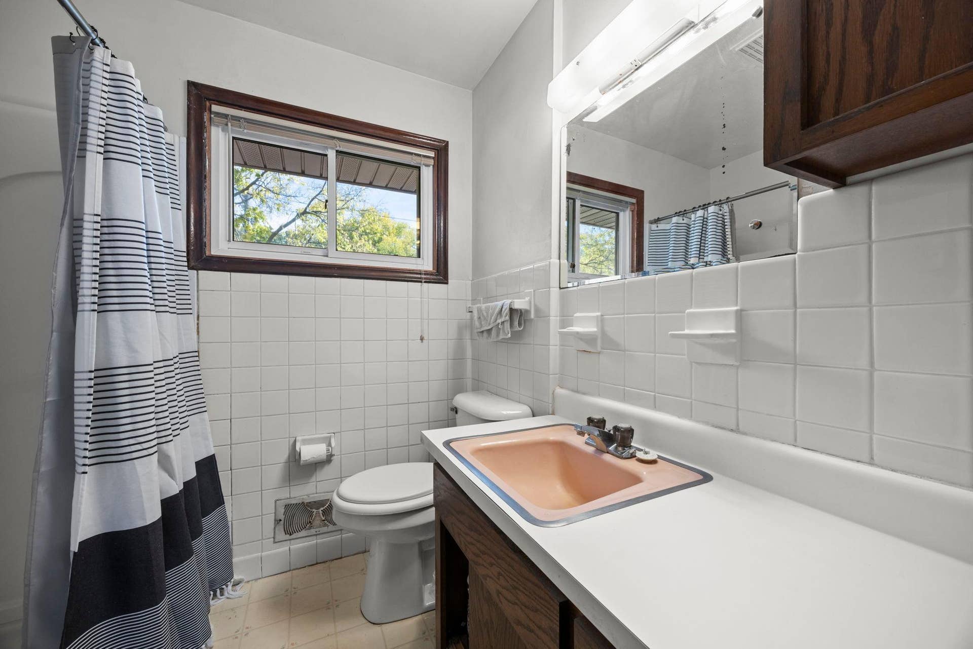 1097 Dale Street N, 89, Saint Paul, MN 55117 33-web-or-mls-1097 Dale St N-159.jpg