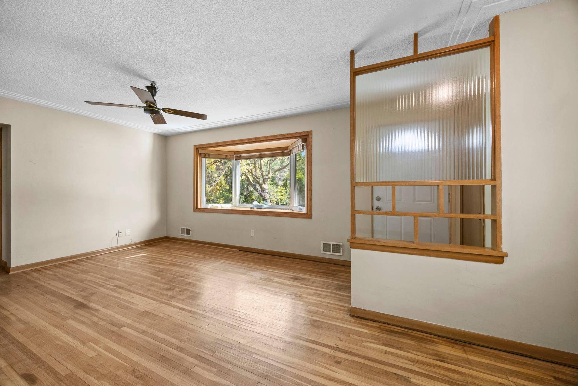 1097 Dale Street N, 89, Saint Paul, MN 55117 23-web-or-mls-1097 Dale St N-195.jpg