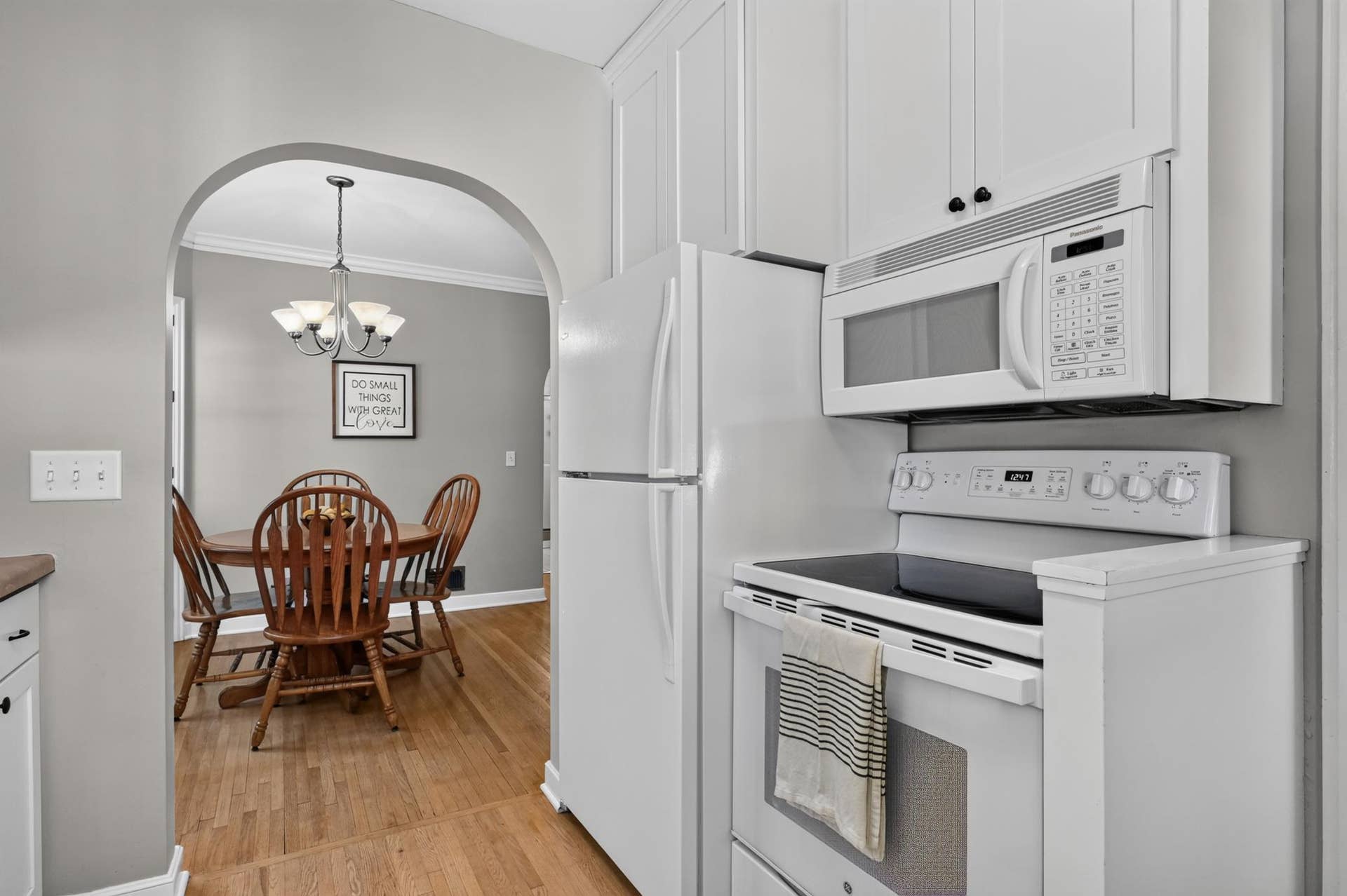 715 Maple Street, Alexandria, MN 56308 Kitchen to diningroom