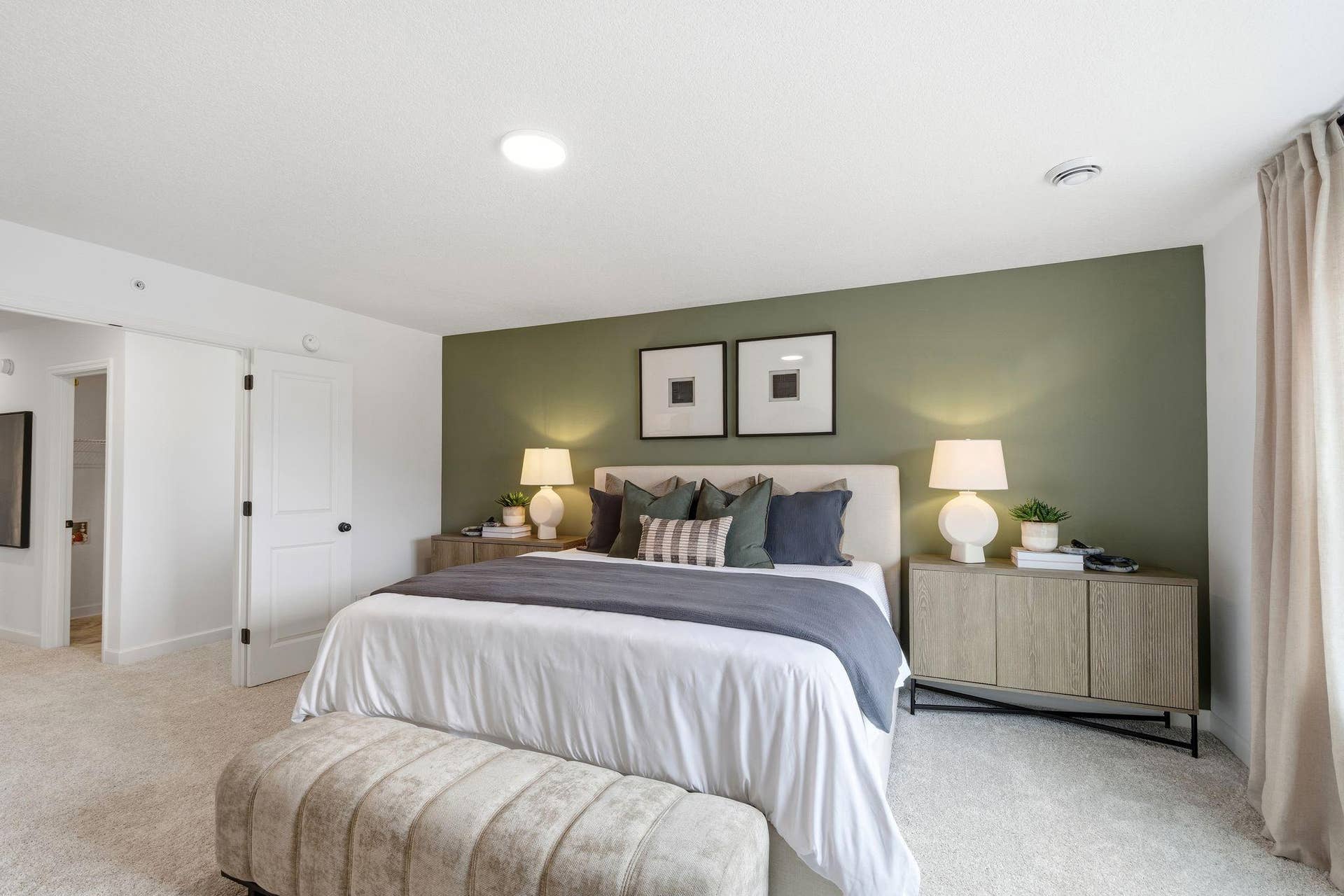 4004 Hayward Avenue N, Oakdale, MN 55128 Perfect for rejuvenation and restoration, the owners suite boasts the largest bedroom in the home to provide restful nights, complete with an attached full-sized bathroom and large walk-in closet.
