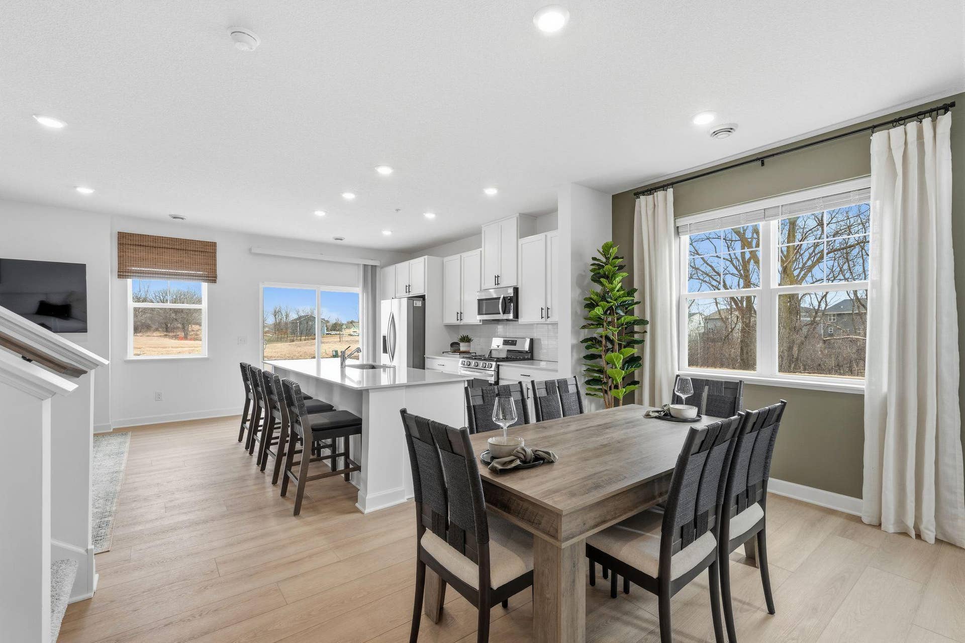 4004 Hayward Avenue N, Oakdale, MN 55128 Sharing space with the kitchen, the modern dining area is great for serving piping-hot meals during intimate family dinners and holiday parties.
