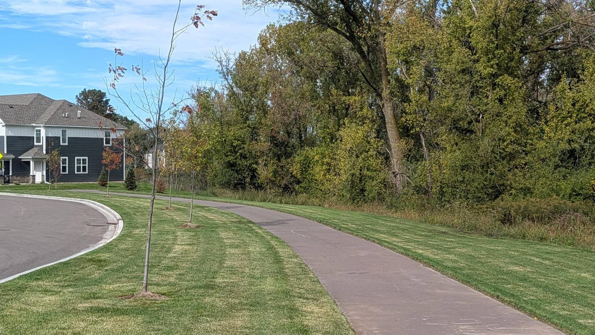4004 Hayward Avenue N, Oakdale, MN 55128 Enjoy the amenities at Willowbrooke!