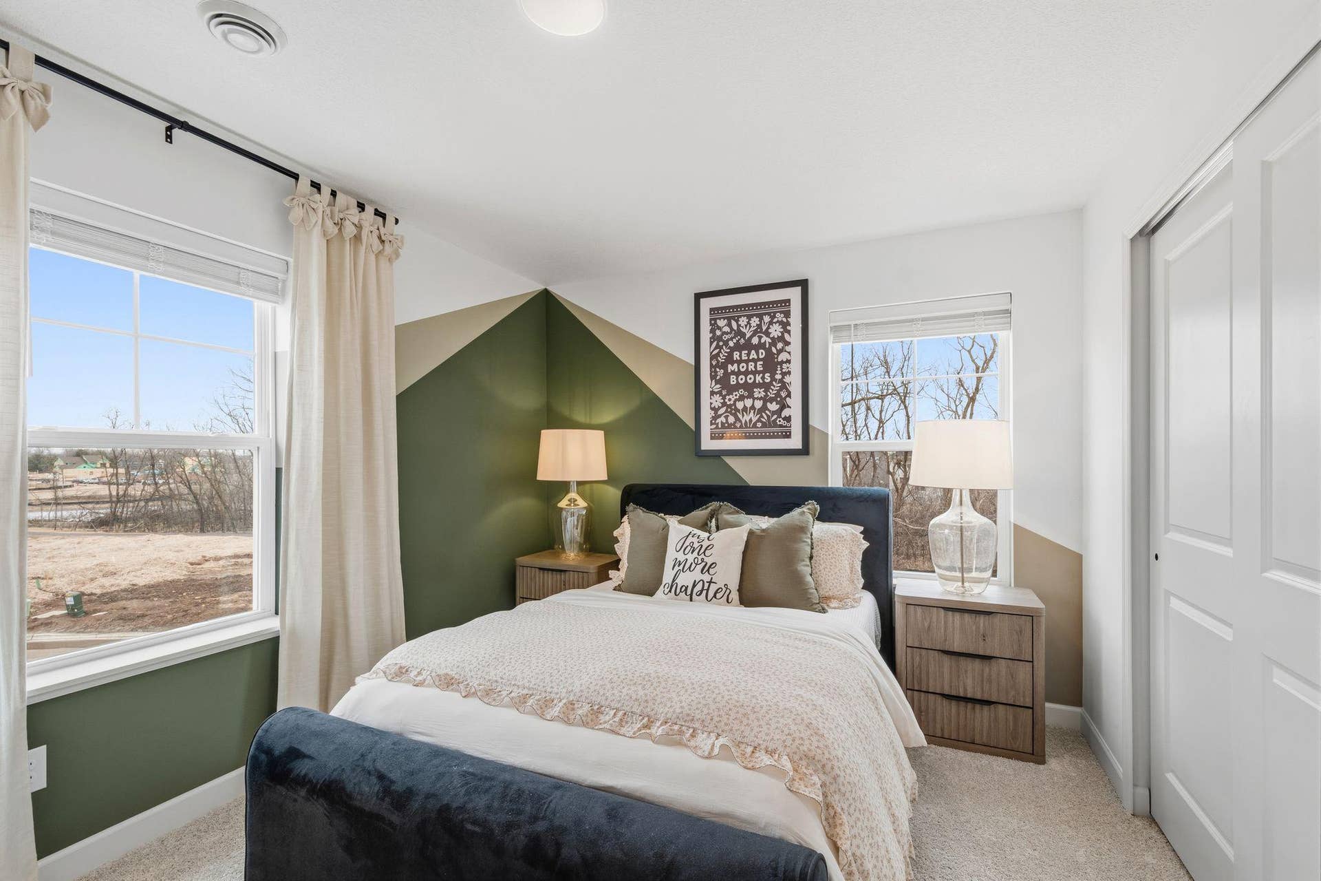 4004 Hayward Avenue N, Oakdale, MN 55128 All bedrooms in the home include plush wall-to-wall carpeting and practical wardrobe closets