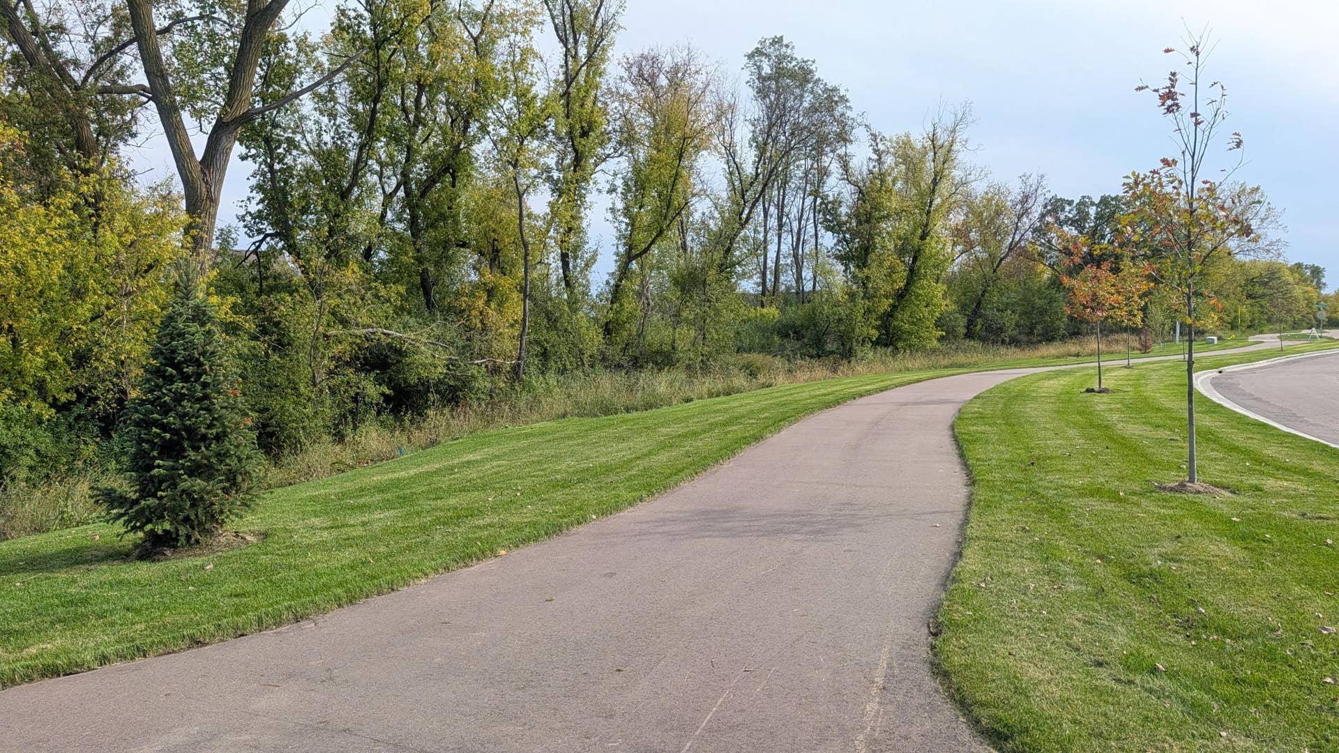 4004 Hayward Avenue N, Oakdale, MN 55128 Enjoy the amenities at Willowbrooke!
