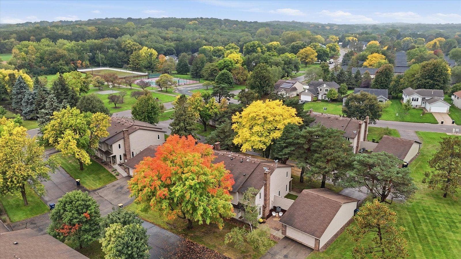 4711 Lund Point, Eagan, MN 55122 14-DJI_20260930110008_0200_D.jpg