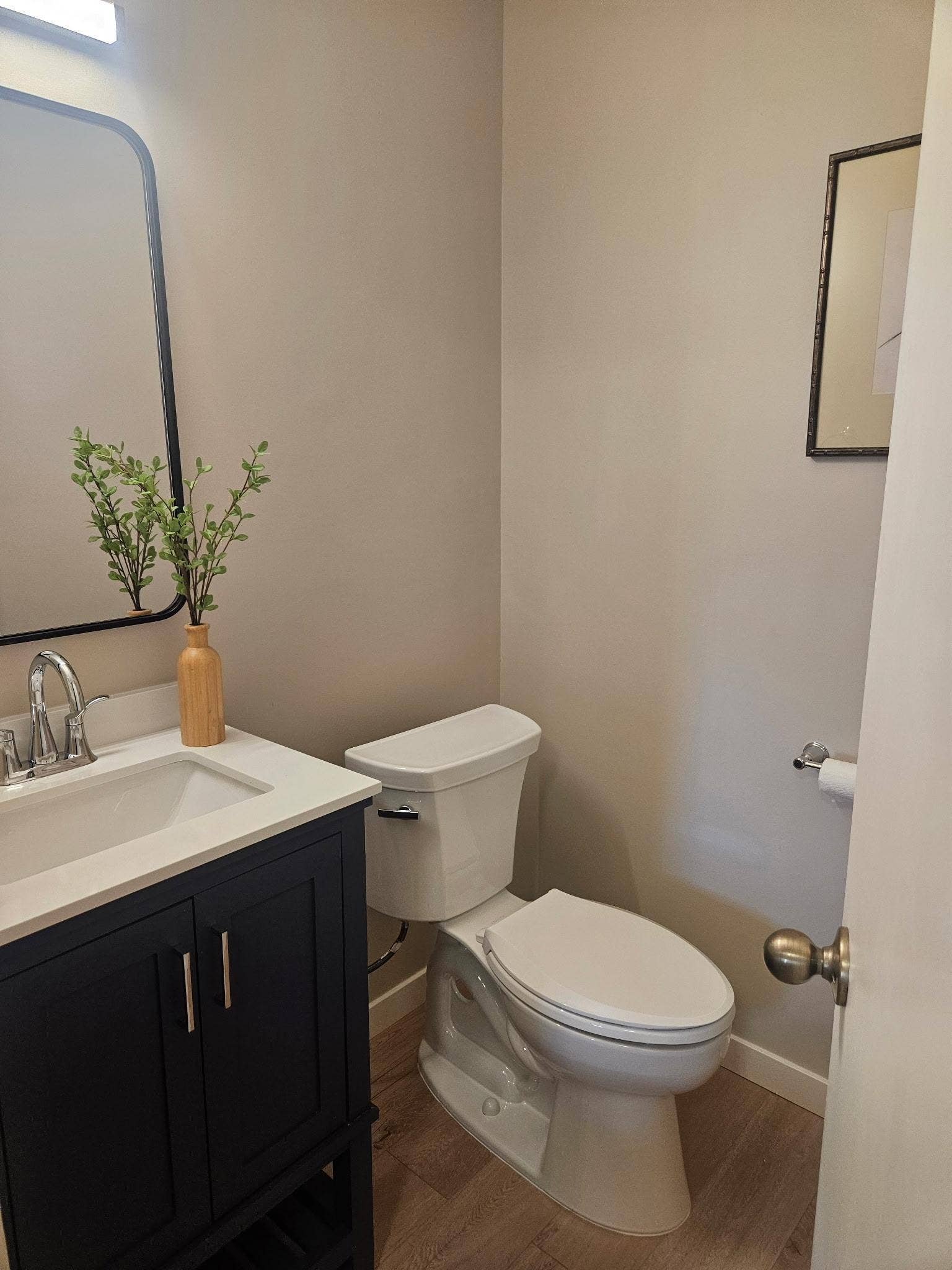4711 Lund Point, Eagan, MN 55122 Mainfloor Bathroom