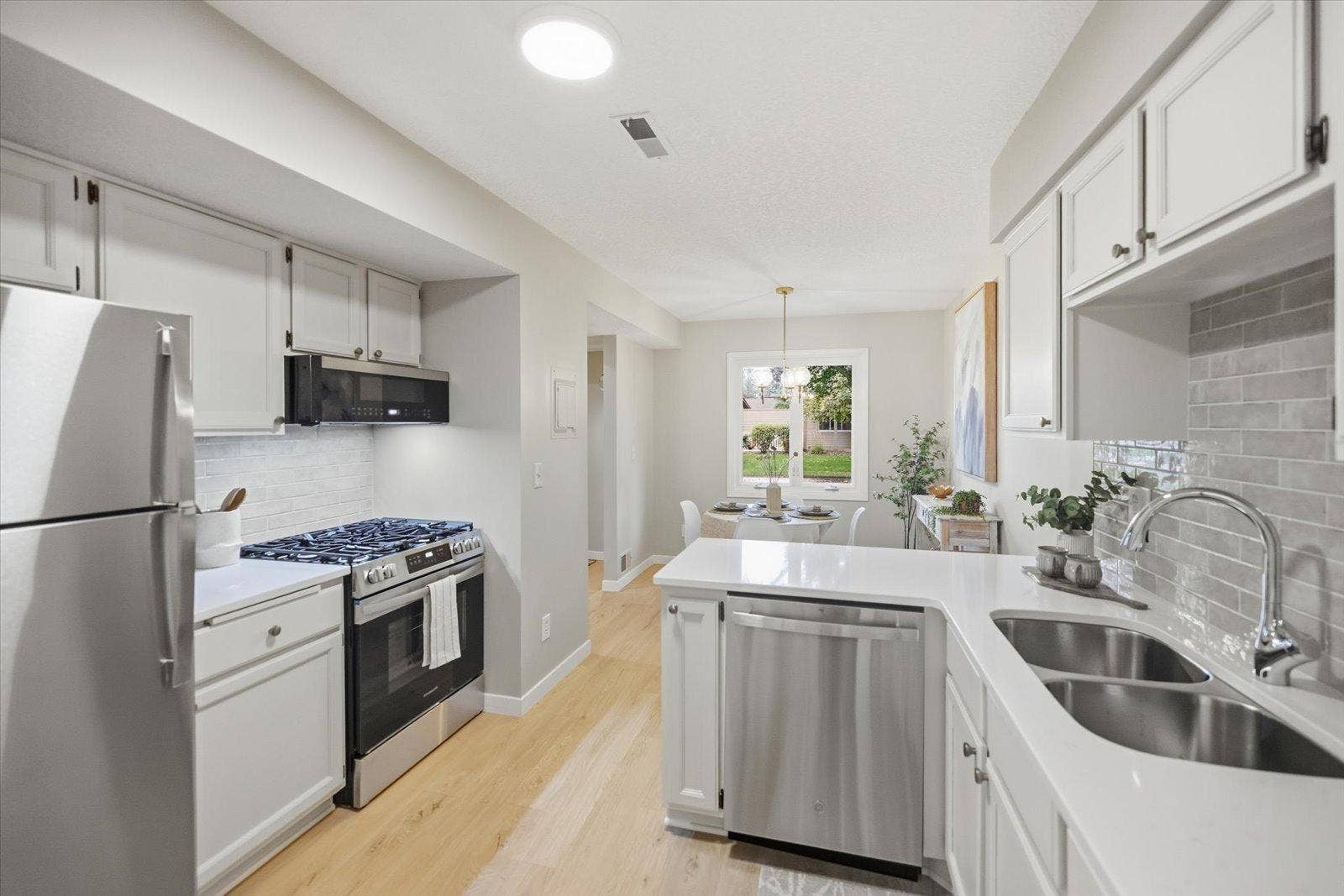 4711 Lund Point, Eagan, MN 55122 37-IMG_4680.jpg