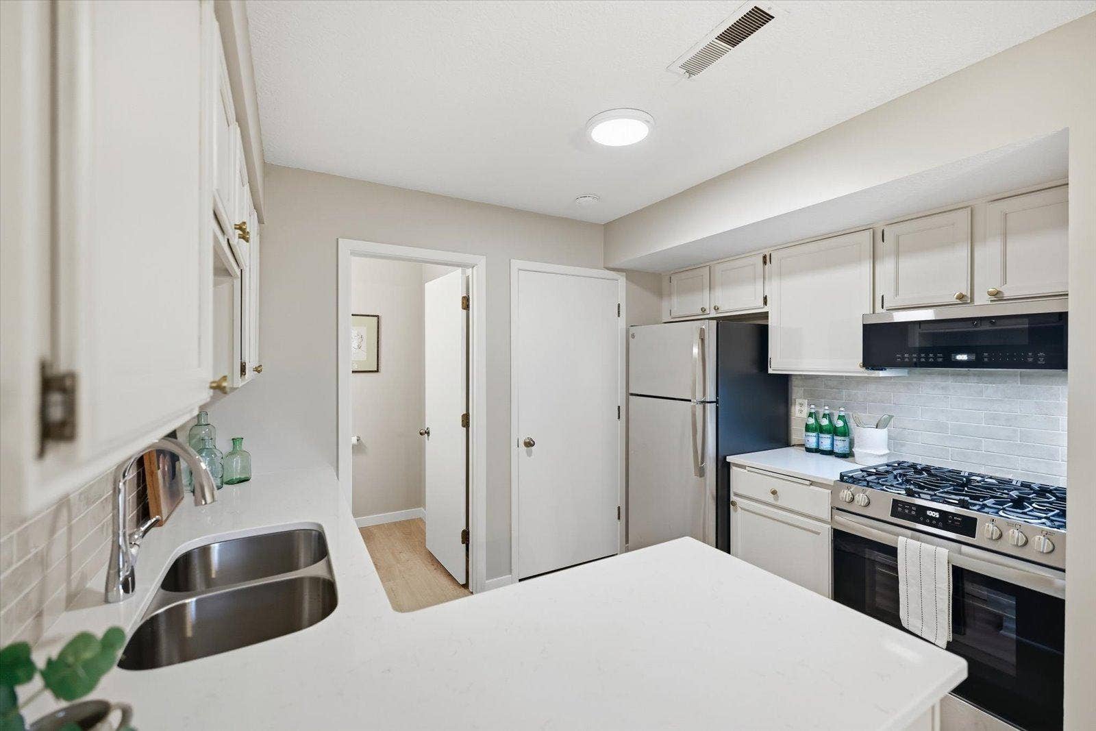 4711 Lund Point, Eagan, MN 55122 35-IMG_4665.jpg