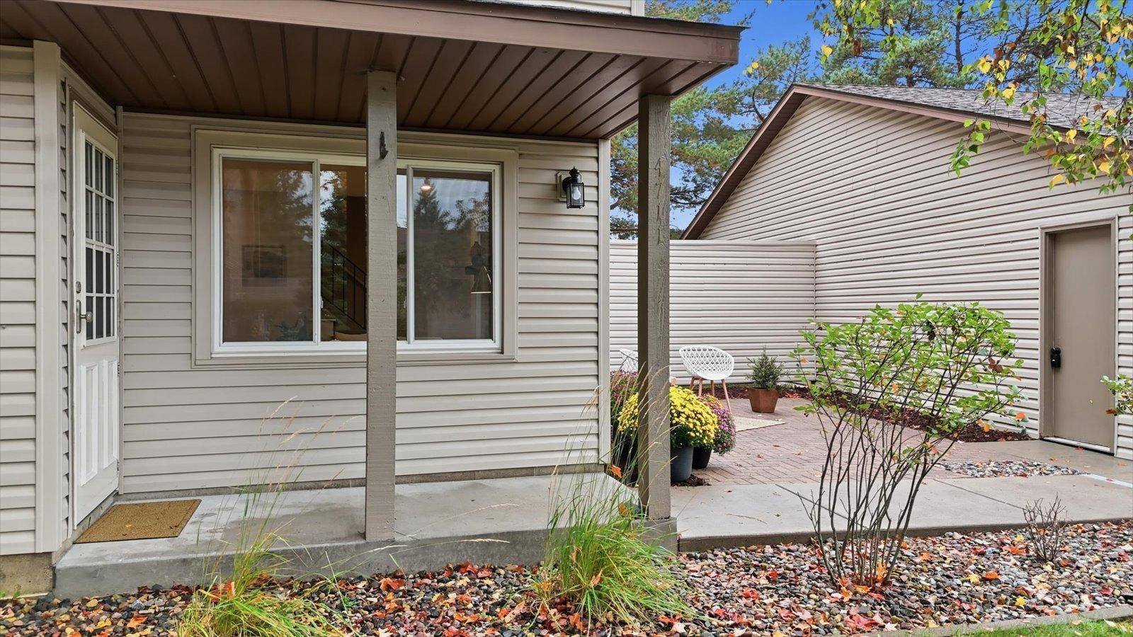 4711 Lund Point, Eagan, MN 55122 30-DJI_20260930105858_0180_D.jpg