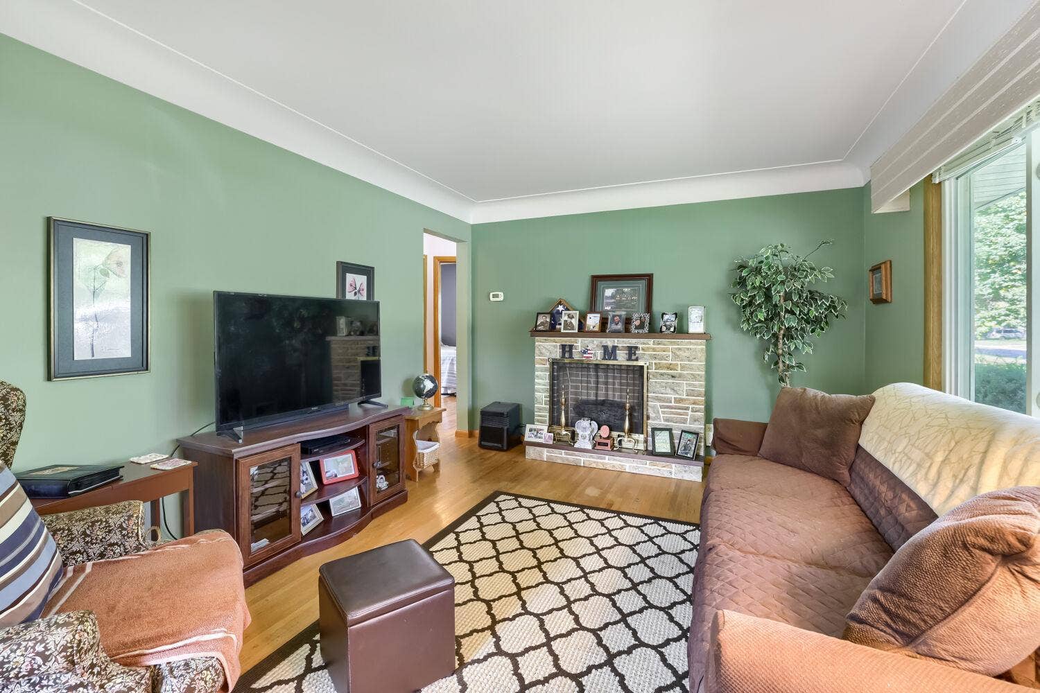 5301 Penn Avenue N, Brooklyn Center, MN 55430 5301 Penn Ave N - Web Quality - 005 - 05 Living Room.jpg