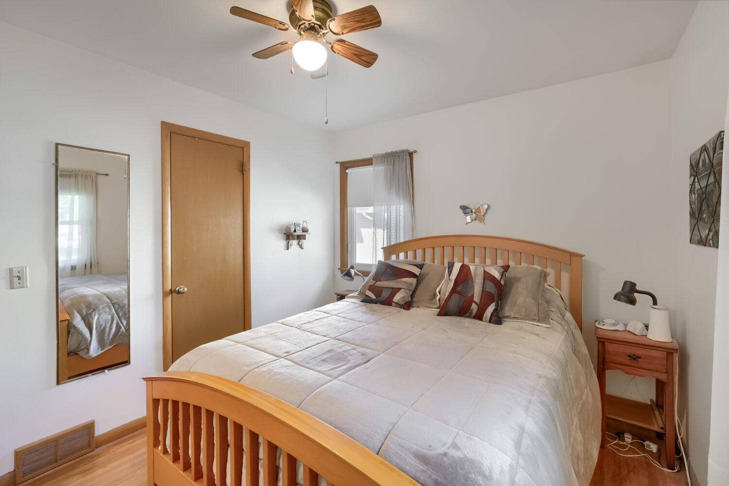 5301 Penn Avenue N, Brooklyn Center, MN 55430 5301 Penn Ave N - Web Quality - 019 - 19 Primary Bedroom.jpg