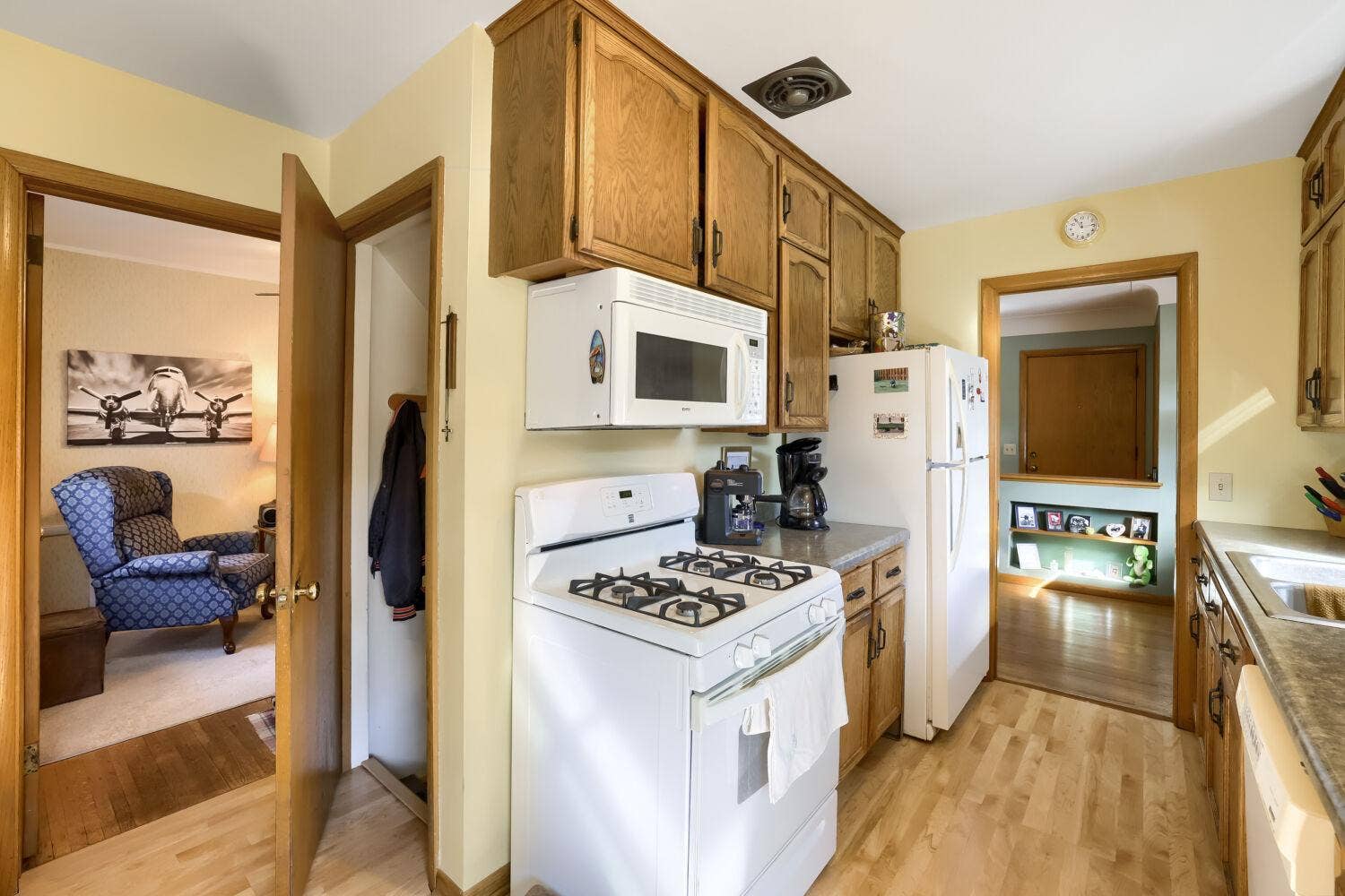 5301 Penn Avenue N, Brooklyn Center, MN 55430 5301 Penn Ave N - Web Quality - 010 - 10 Kitchen.jpg