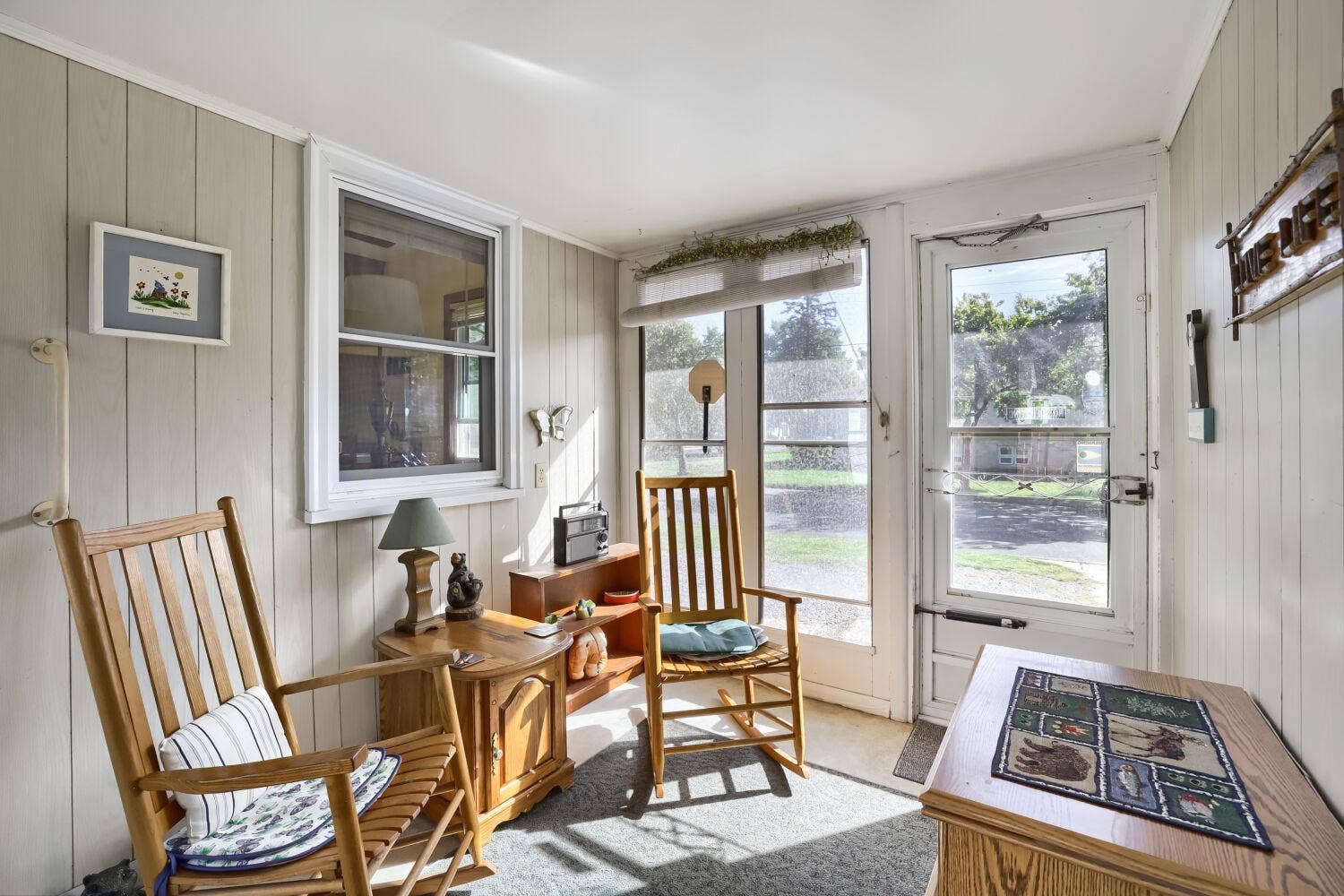 5301 Penn Avenue N, Brooklyn Center, MN 55430 5301 Penn Ave N - Web Quality - 016 - 16 Sunroom.jpg