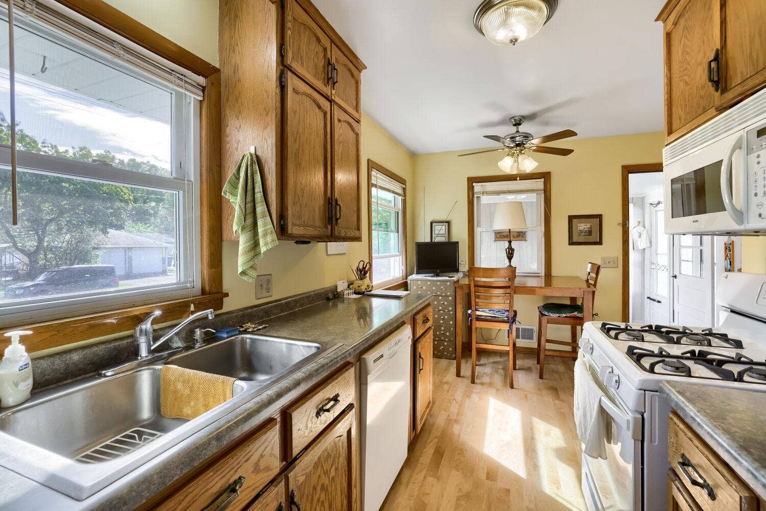 5301 Penn Avenue N, Brooklyn Center, MN 55430 5301 Penn Ave N - Web Quality - 011 - 11 Kitchen.jpg