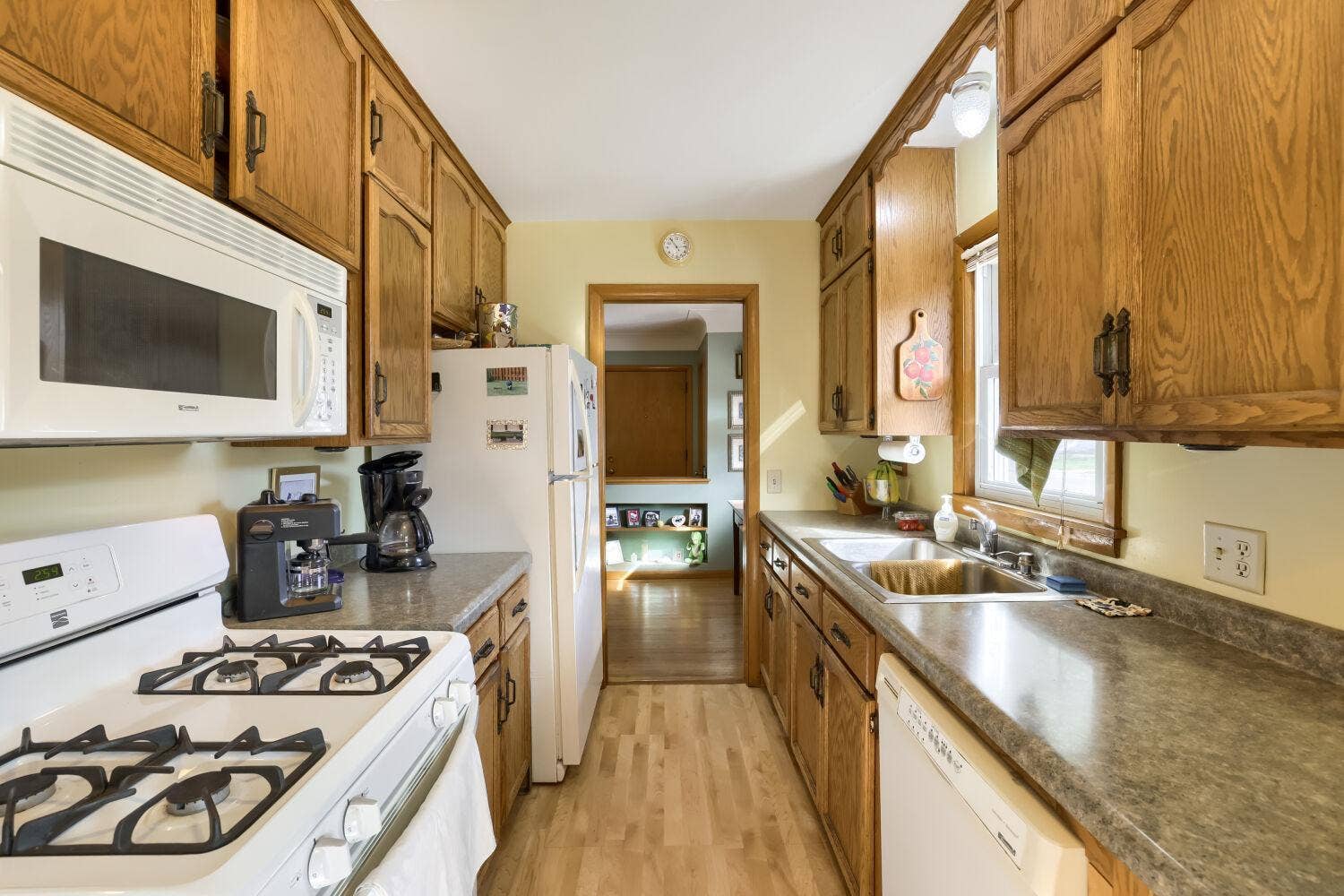 5301 Penn Avenue N, Brooklyn Center, MN 55430 5301 Penn Ave N - Web Quality - 009 - 09 Kitchen.jpg