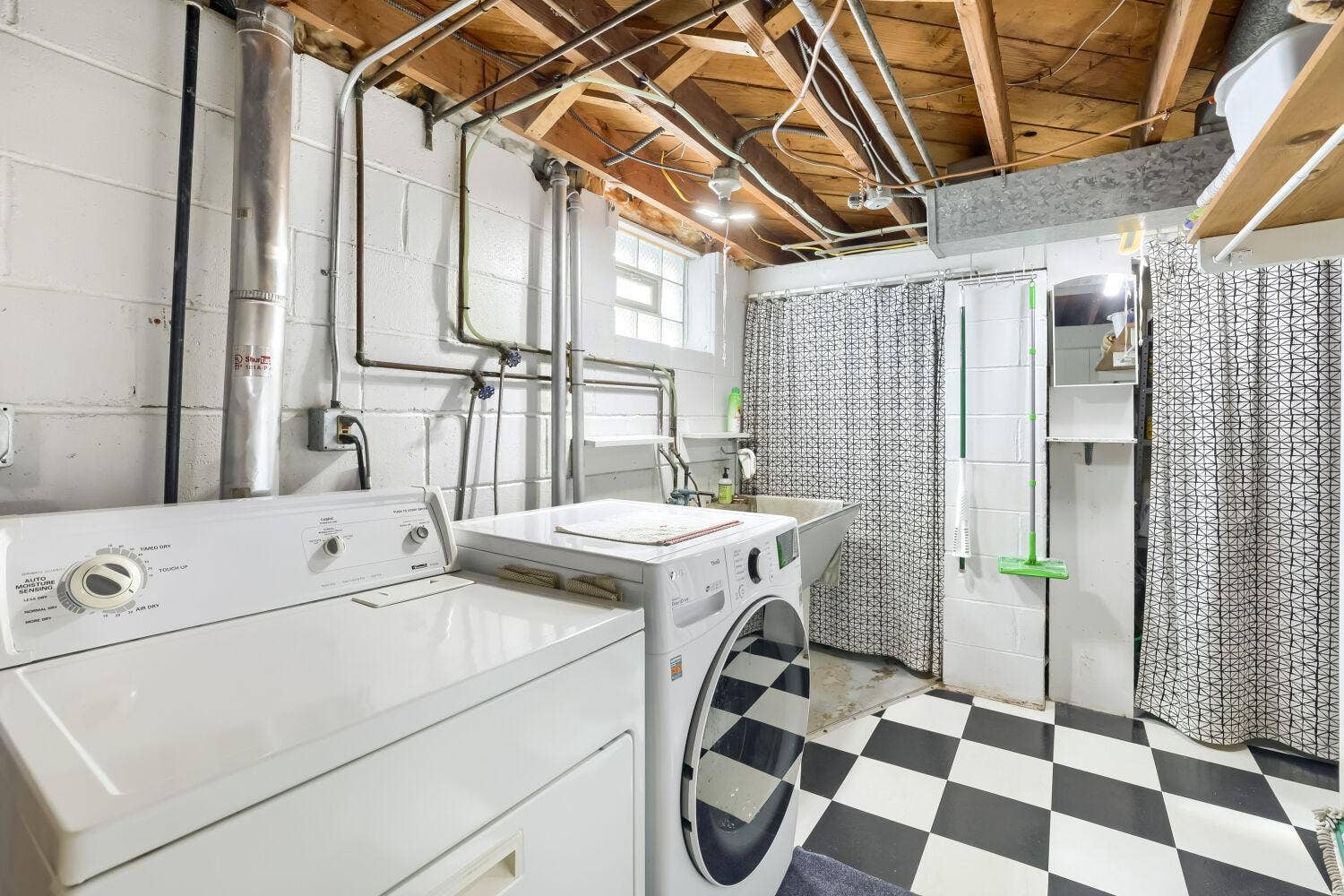 5301 Penn Avenue N, Brooklyn Center, MN 55430 5301 Penn Ave N - Web Quality - 024 - 24 Laundry Room.jpg