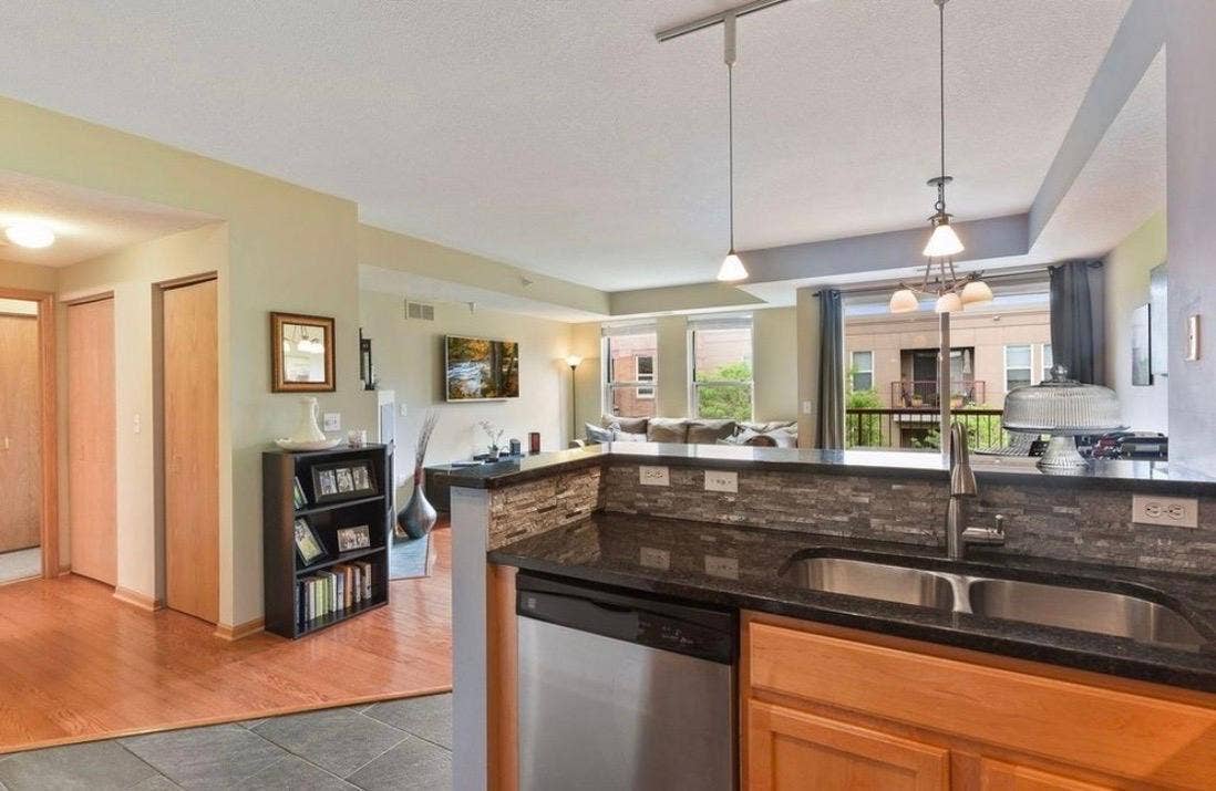 660 N 2nd Street, #401, 59, Minneapolis, MN 55401 UNADJUSTEDNONRAW_thumb_f4d8_Original.jpg
