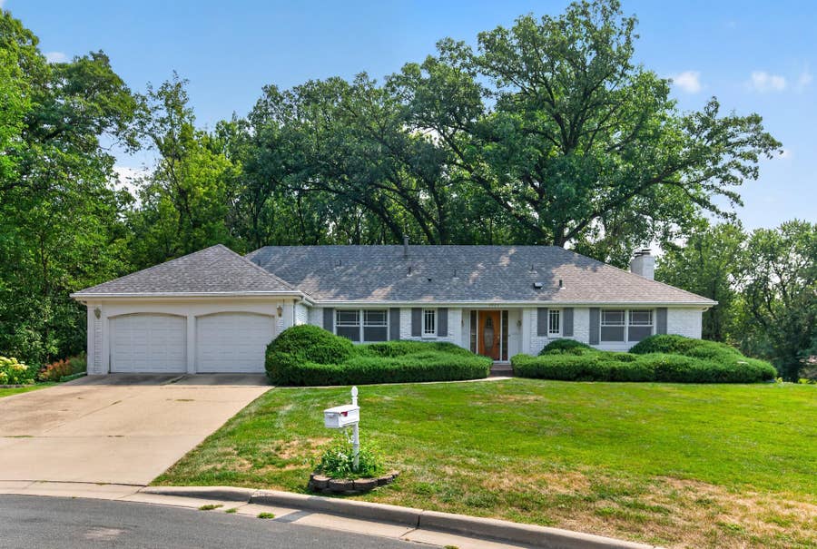 Property photo for 9923 Brookside Circle, Bloomington, MN