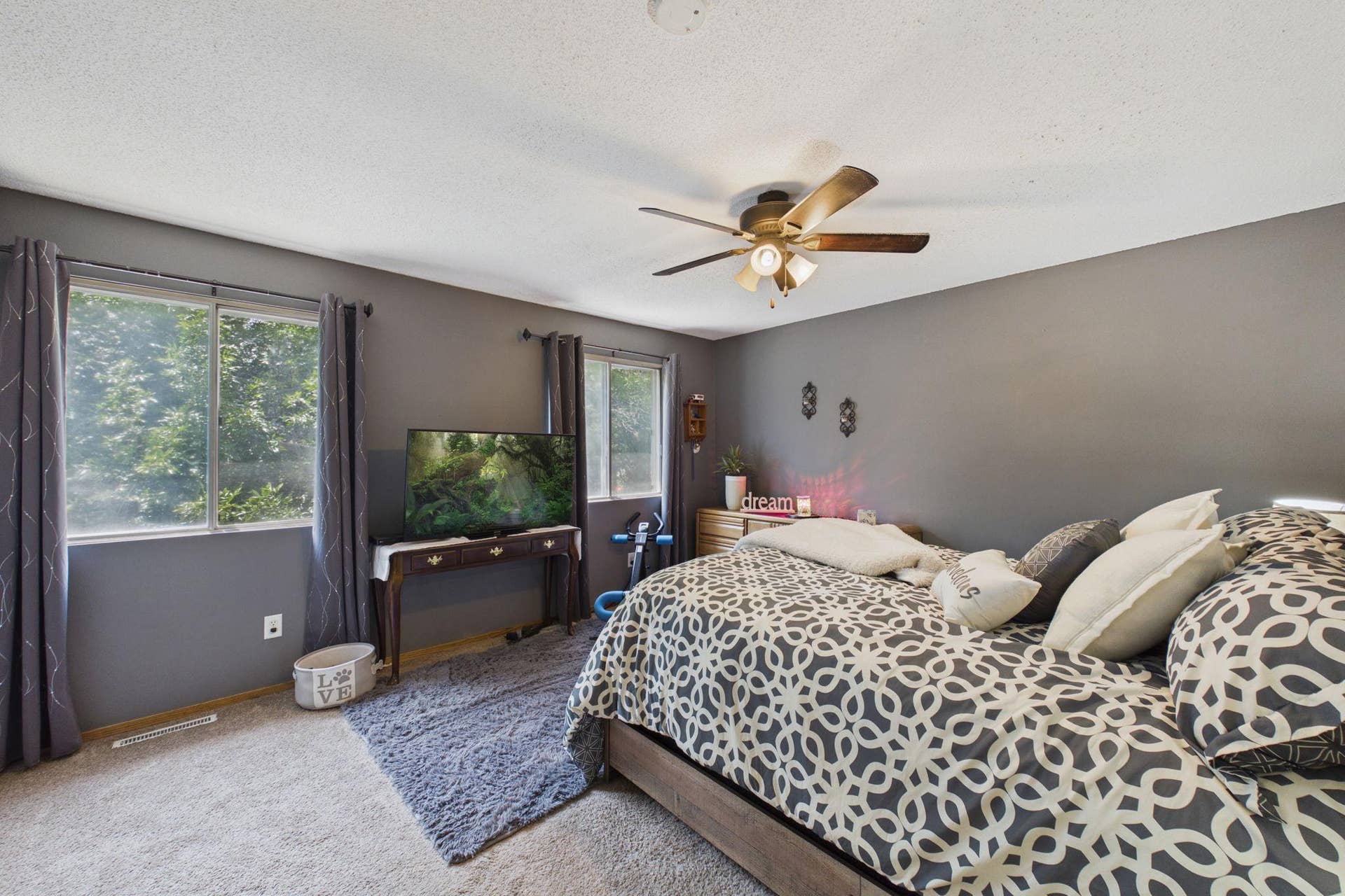 1467 Goodwin Avenue N, Oakdale, MN 55128