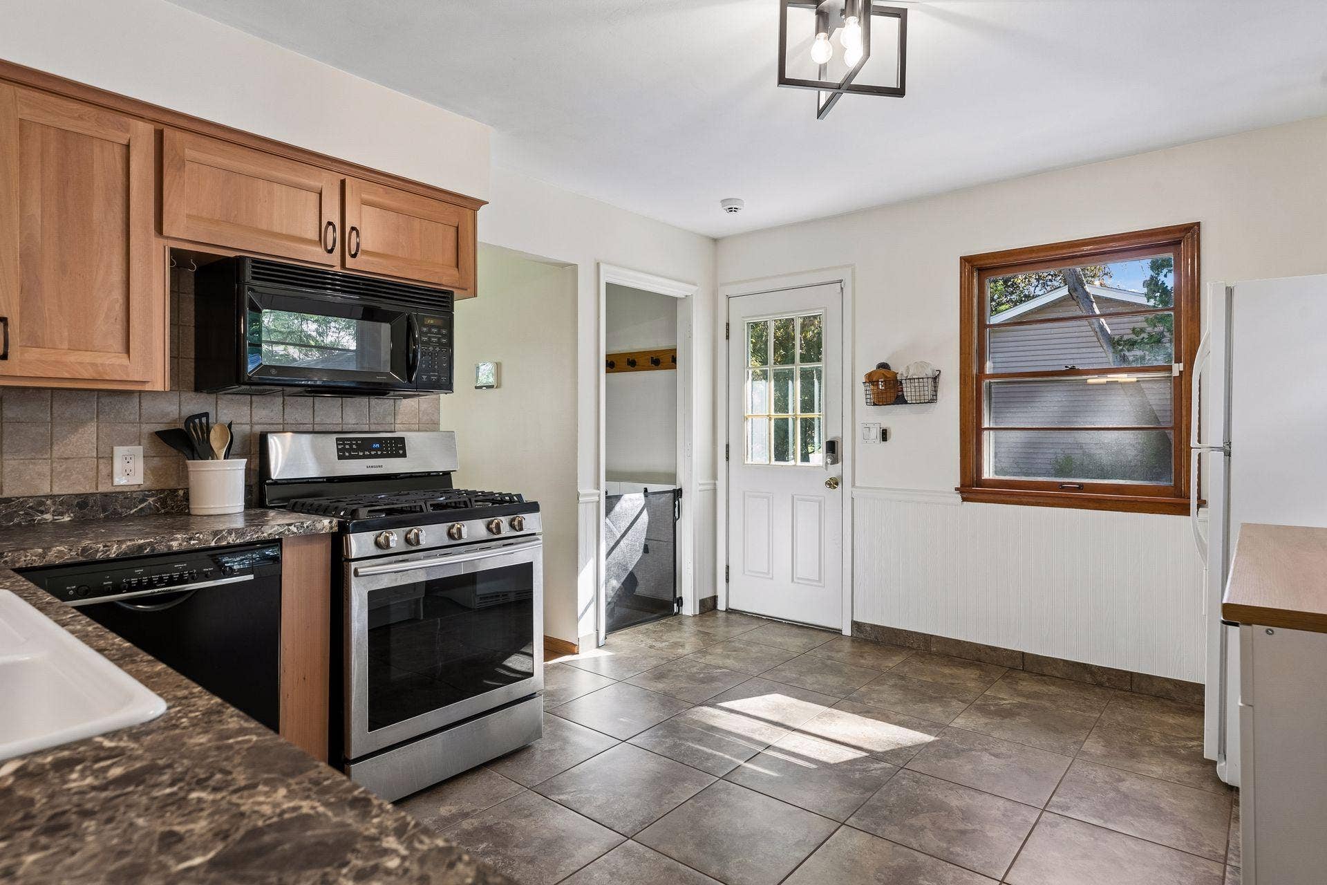 4333 Diamond Drive, Eagan, MN 55122 4333 Diamond Drive, Eagan, MN 55122