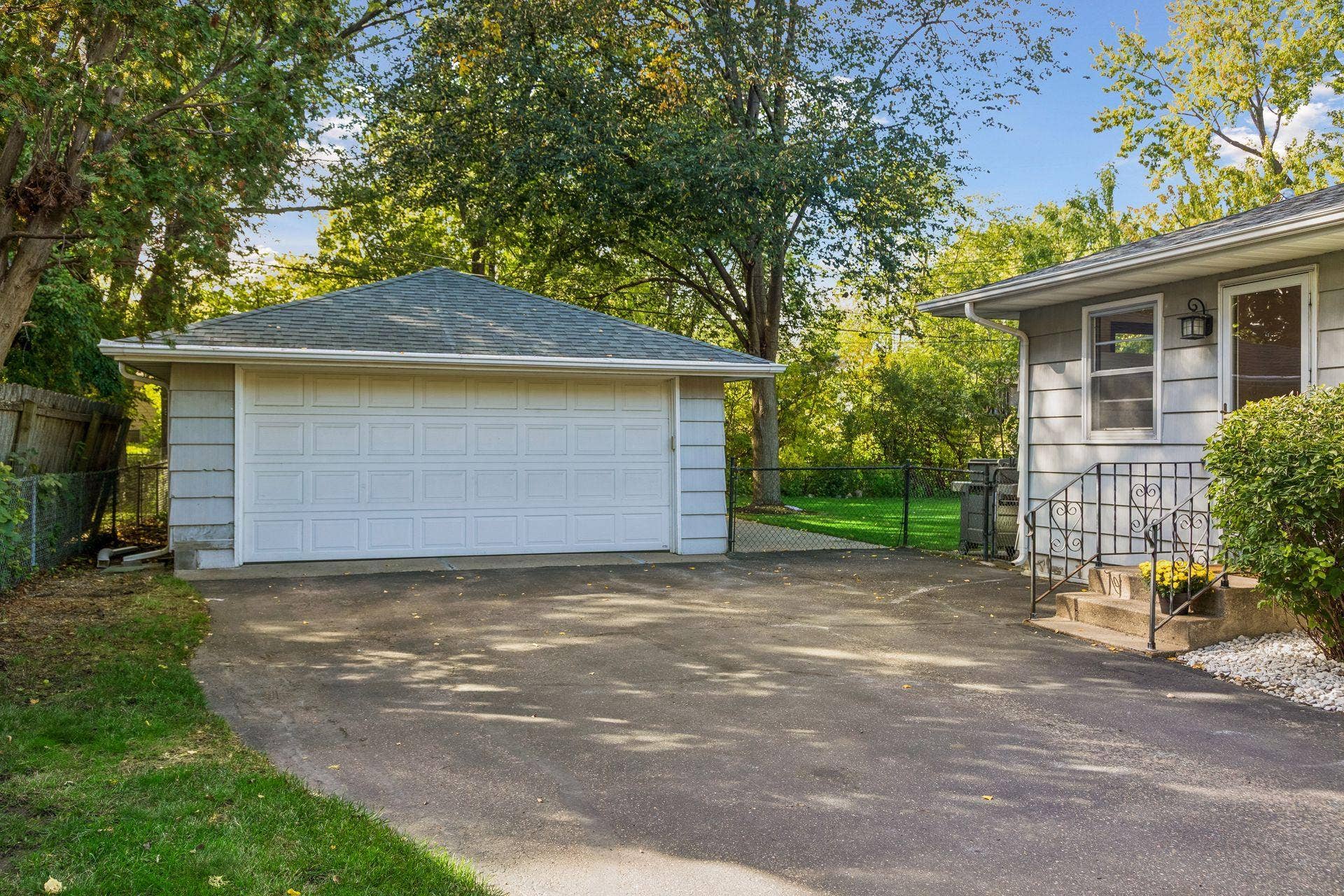 4333 Diamond Drive, Eagan, MN 55122 4333 Diamond Drive, Eagan, MN 55122