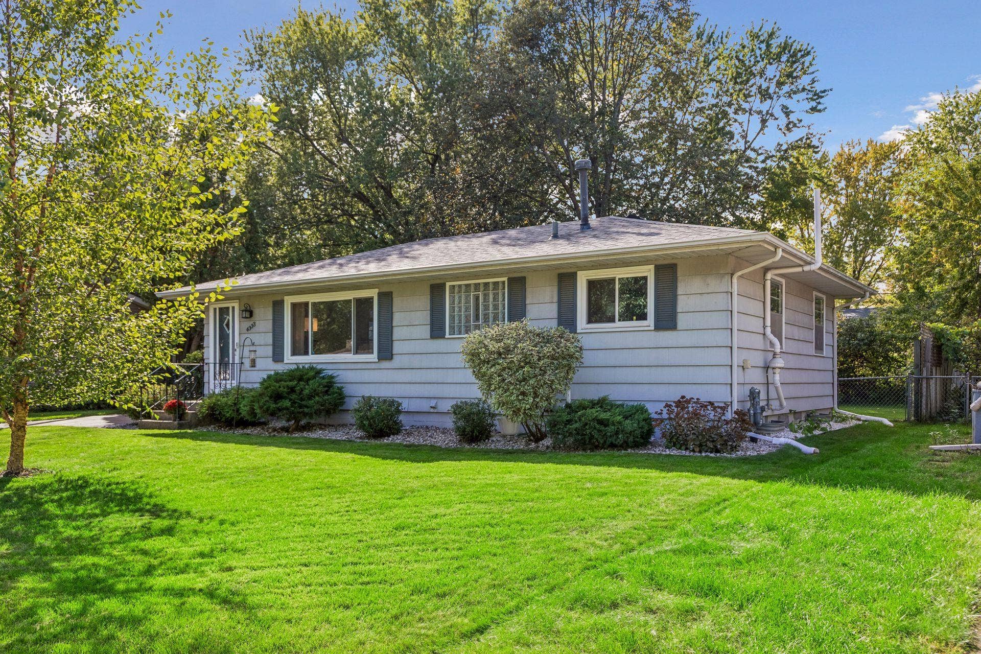 4333 Diamond Drive, Eagan, MN 55122 4333 Diamond Drive, Eagan, MN 55122