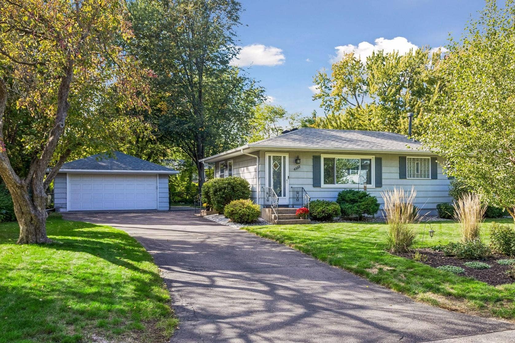 4333 Diamond Drive, Eagan, MN 55122 4333 Diamond Drive, Eagan, MN 55122