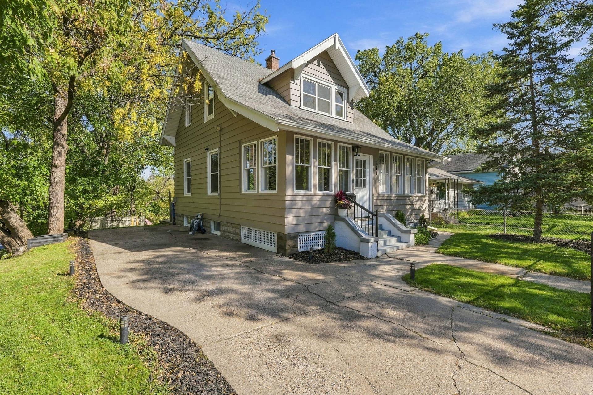 211 Morton Street E, 104, Saint Paul, MN 55107