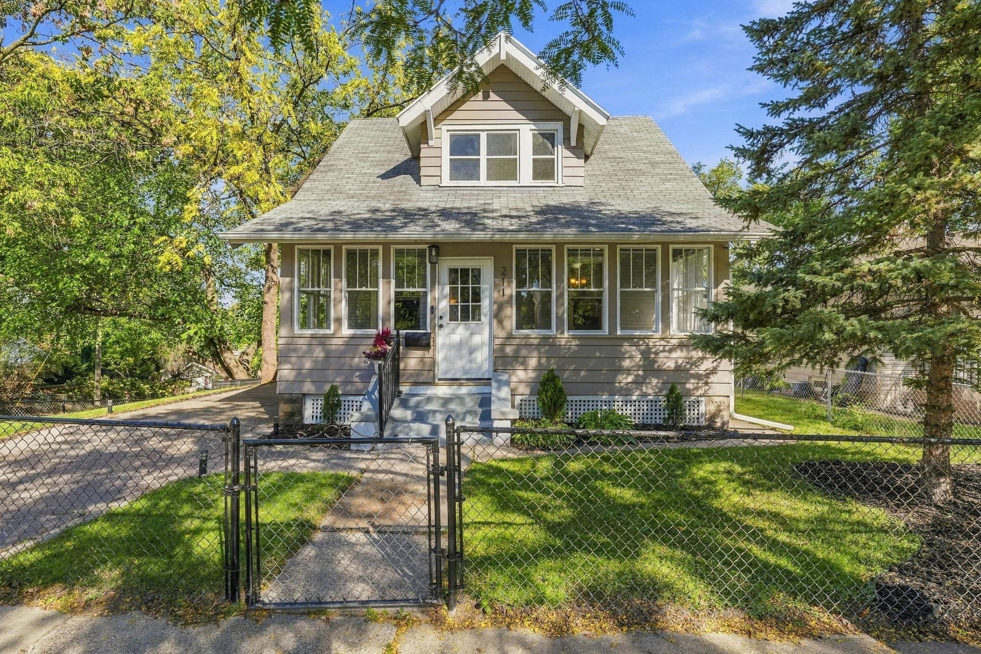 211 Morton Street E, 104, Saint Paul, MN 55107