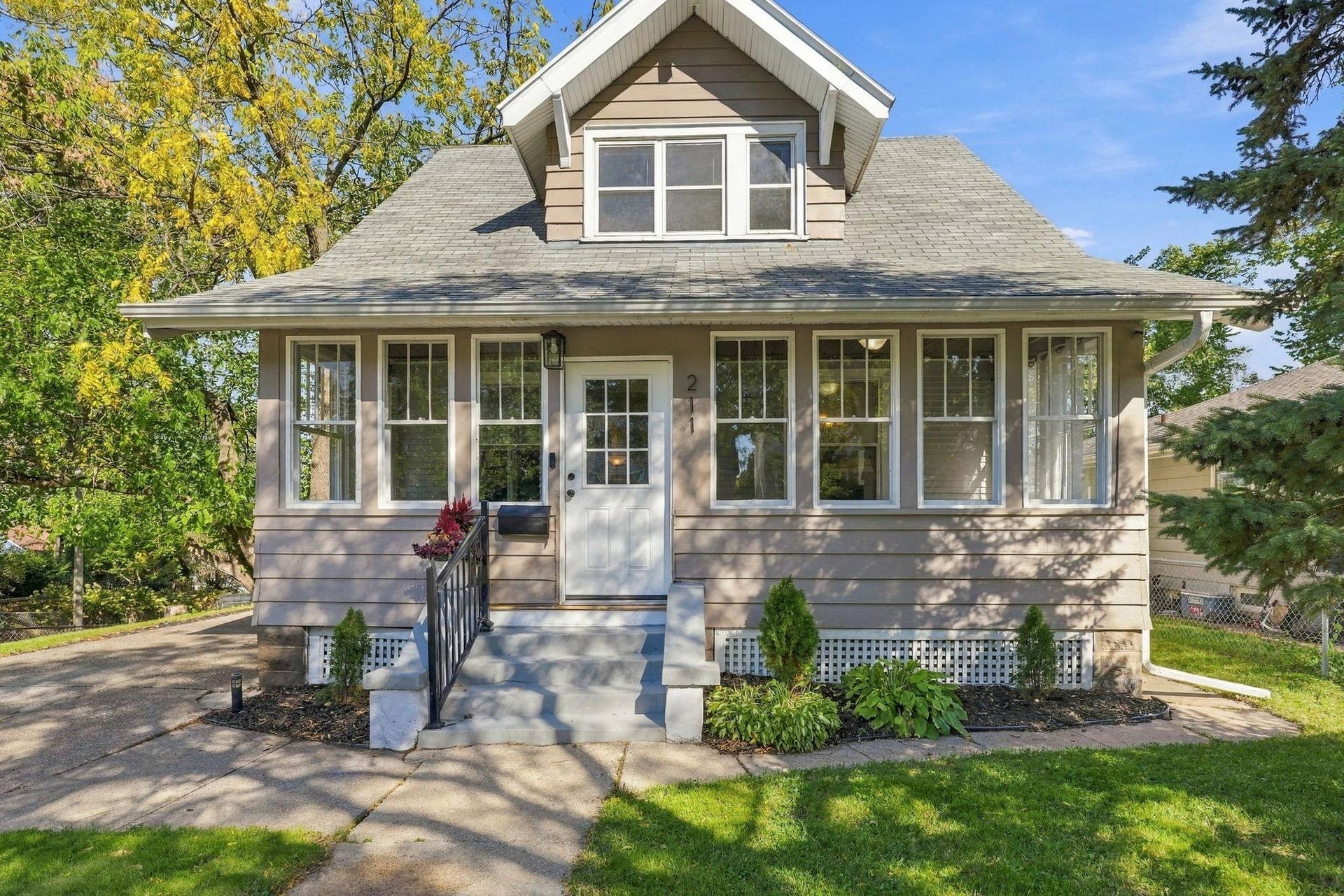 211 Morton Street E, 104, Saint Paul, MN 55107