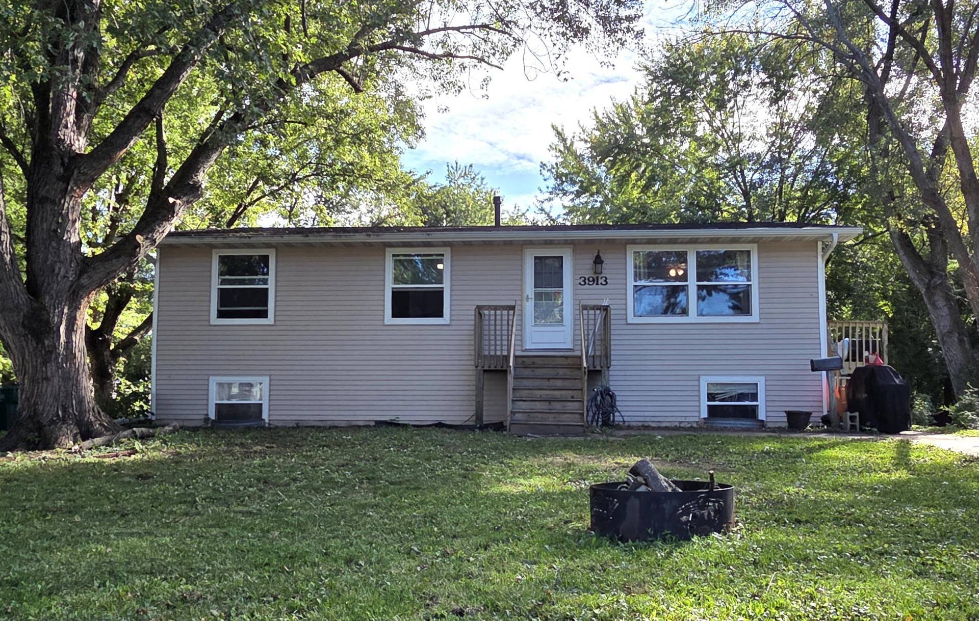3913 52nd Avenue N, Brooklyn Center, MN 55429 3913 52nd Avenue N, Brooklyn Center, MN 55429