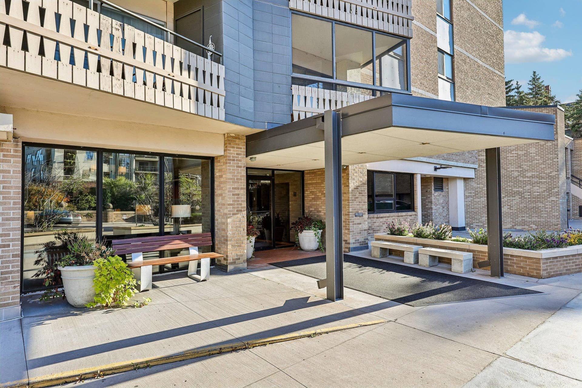 400 Groveland Avenue, #611, 45, Minneapolis, MN 55403 400 Groveland Avenue, #611, 45, Minneapolis, MN 55403