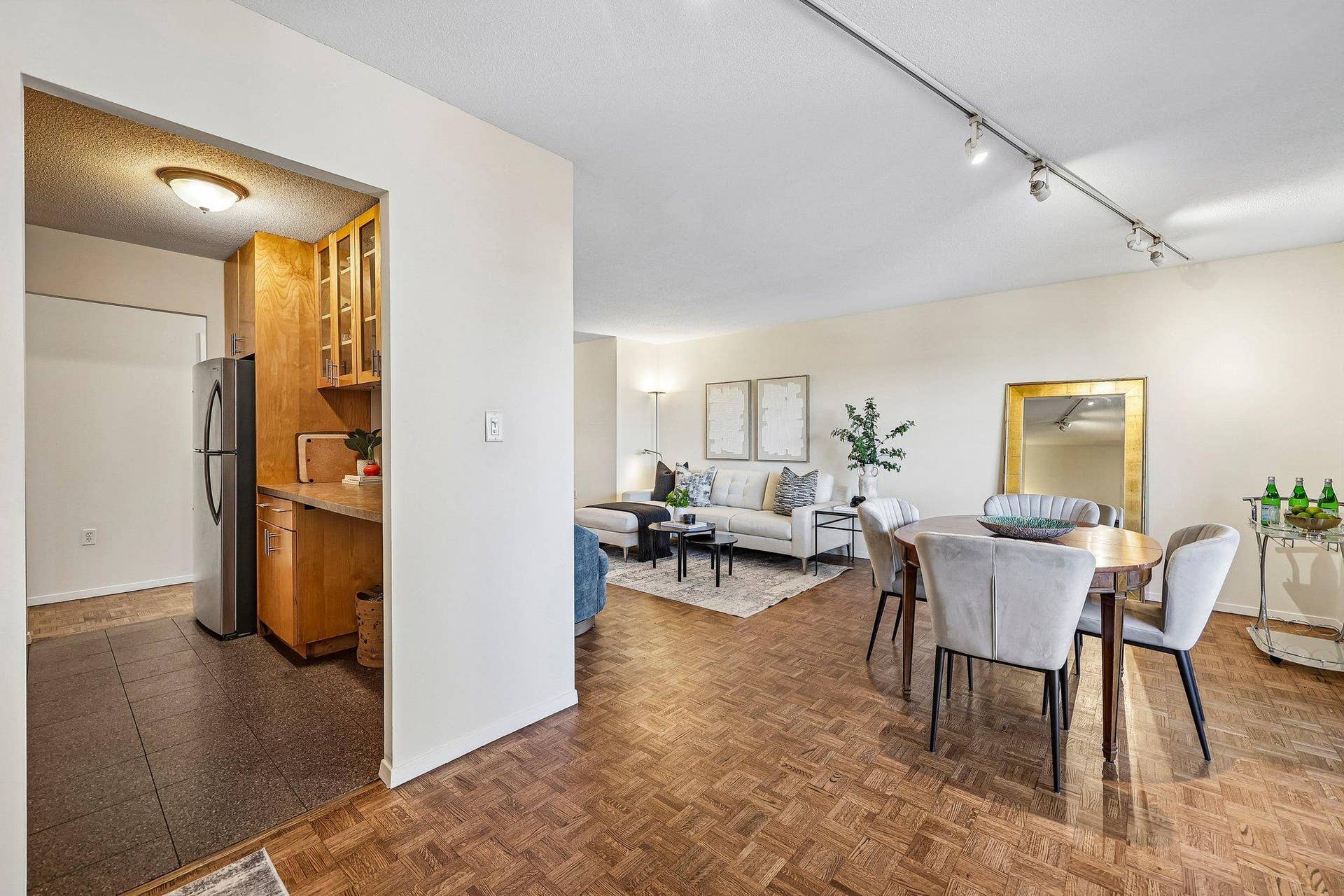 400 Groveland Avenue, #611, 45, Minneapolis, MN 55403 400 Groveland Avenue, #611, 45, Minneapolis, MN 55403