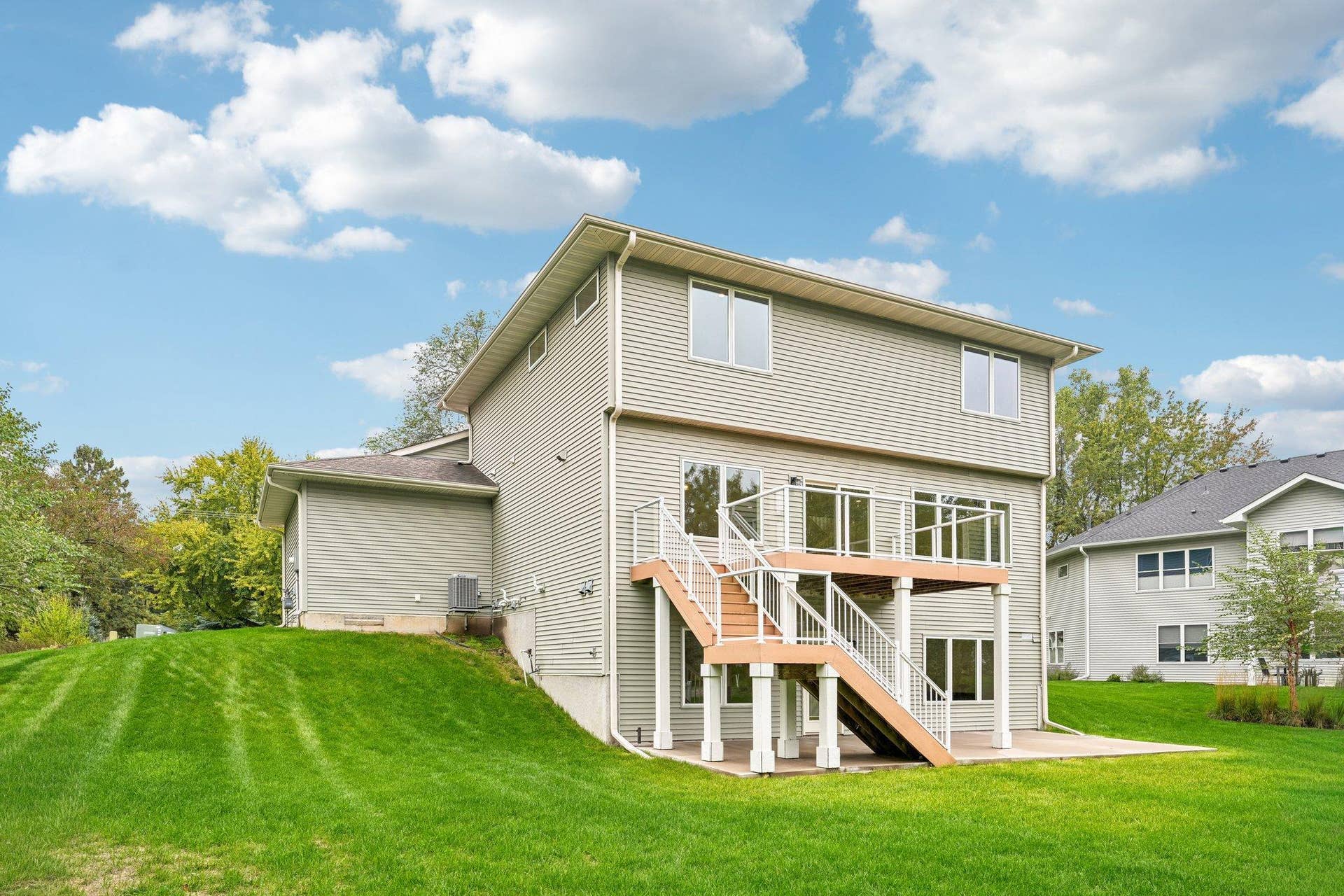 325 County Road B W, Roseville, MN 55113 58-web-or-mls-County Road B-S0110-058.jpg