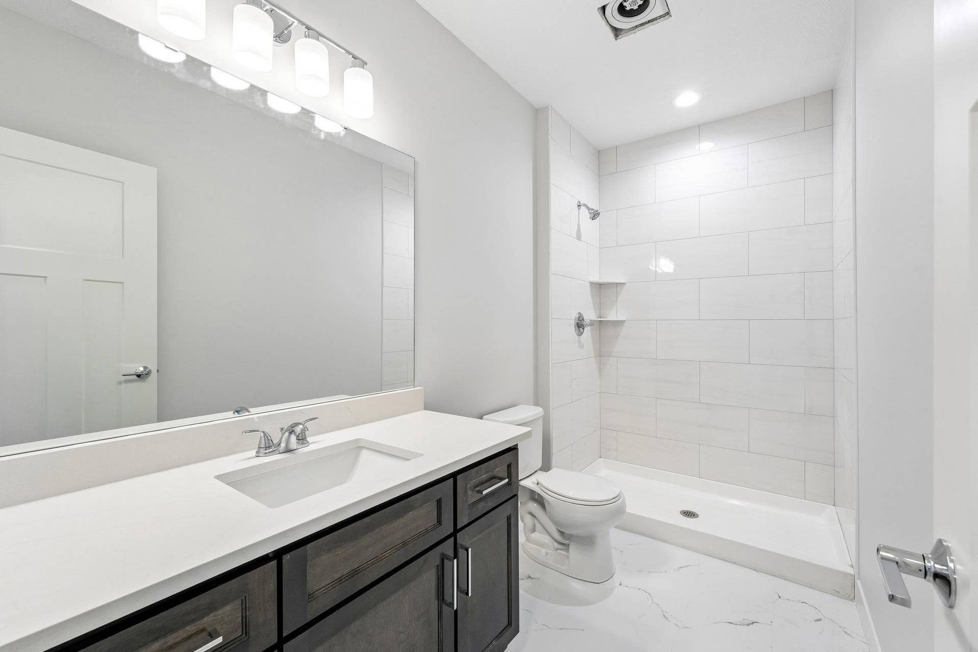 325 County Road B W, Roseville, MN 55113 52-web-or-mls-County Road B-S0110-052.jpg