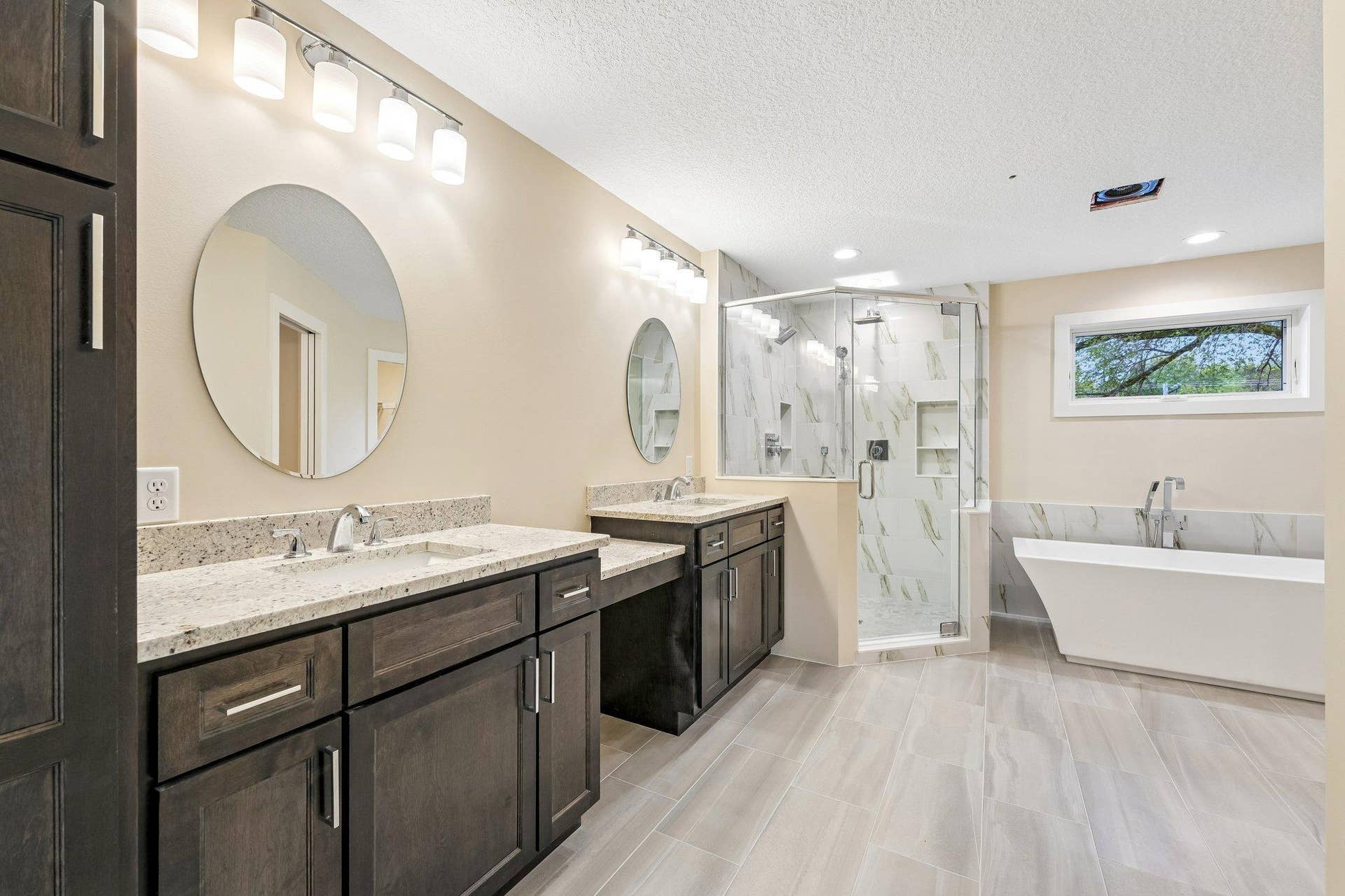 325 County Road B W, Roseville, MN 55113 39-web-or-mls-County Road B-S0110-039.jpg