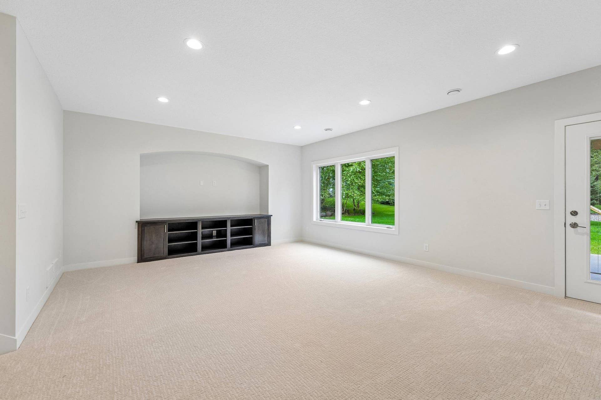 325 County Road B W, Roseville, MN 55113 44-web-or-mls-County Road B-S0110-044.jpg