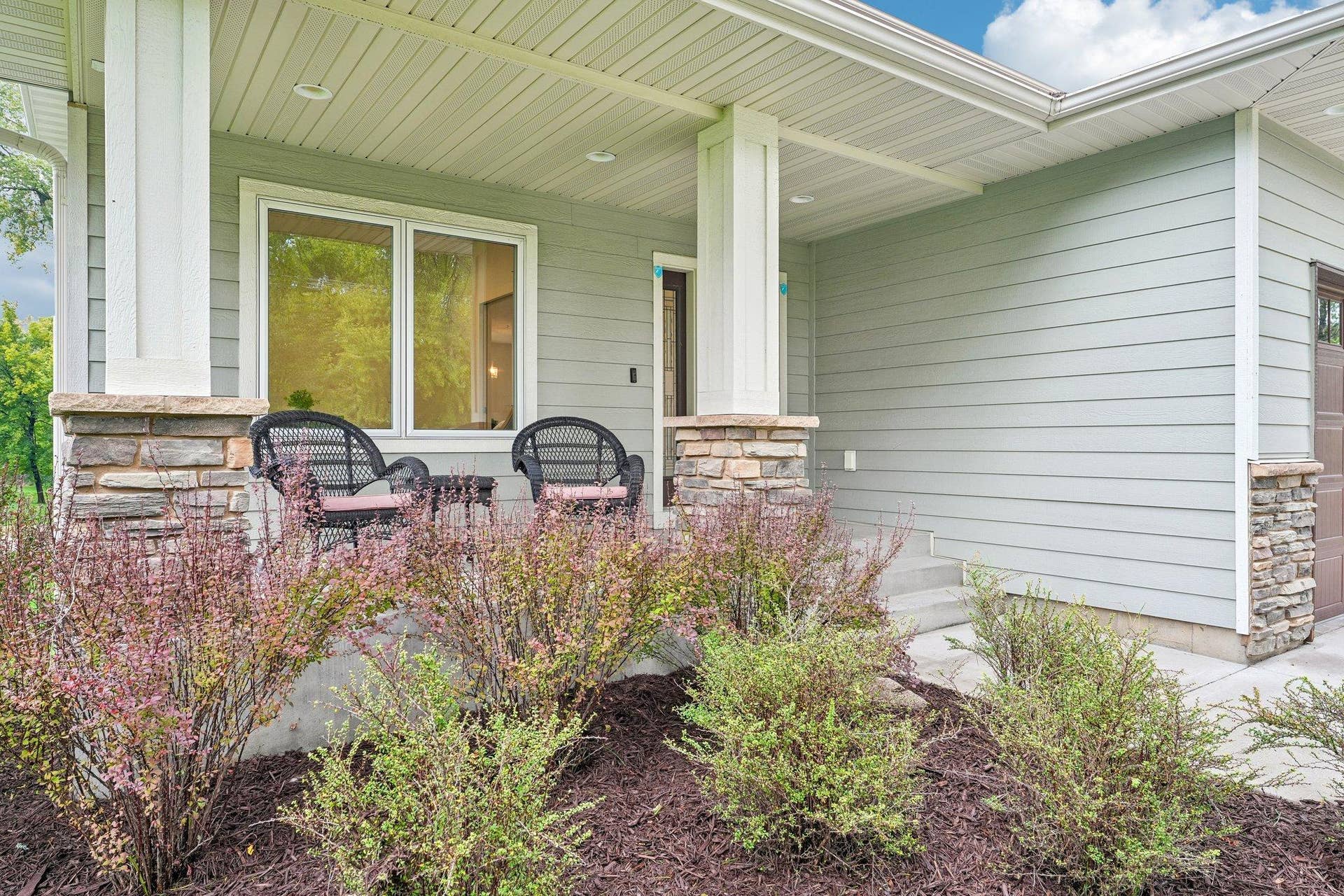 325 County Road B W, Roseville, MN 55113 5-web-or-mls-County Road B-S0110-005.jpg