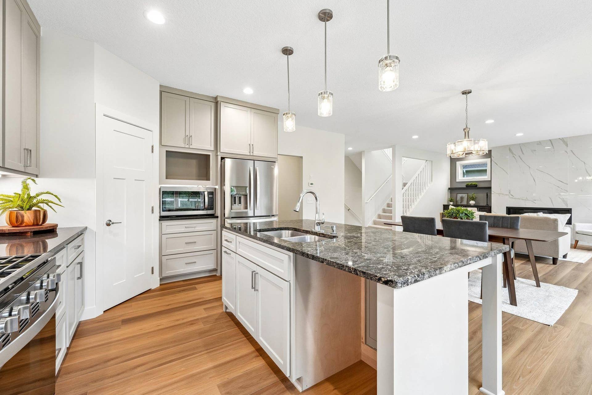 325 County Road B W, Roseville, MN 55113 20-web-or-mls-County Road B-S0110-020.jpg