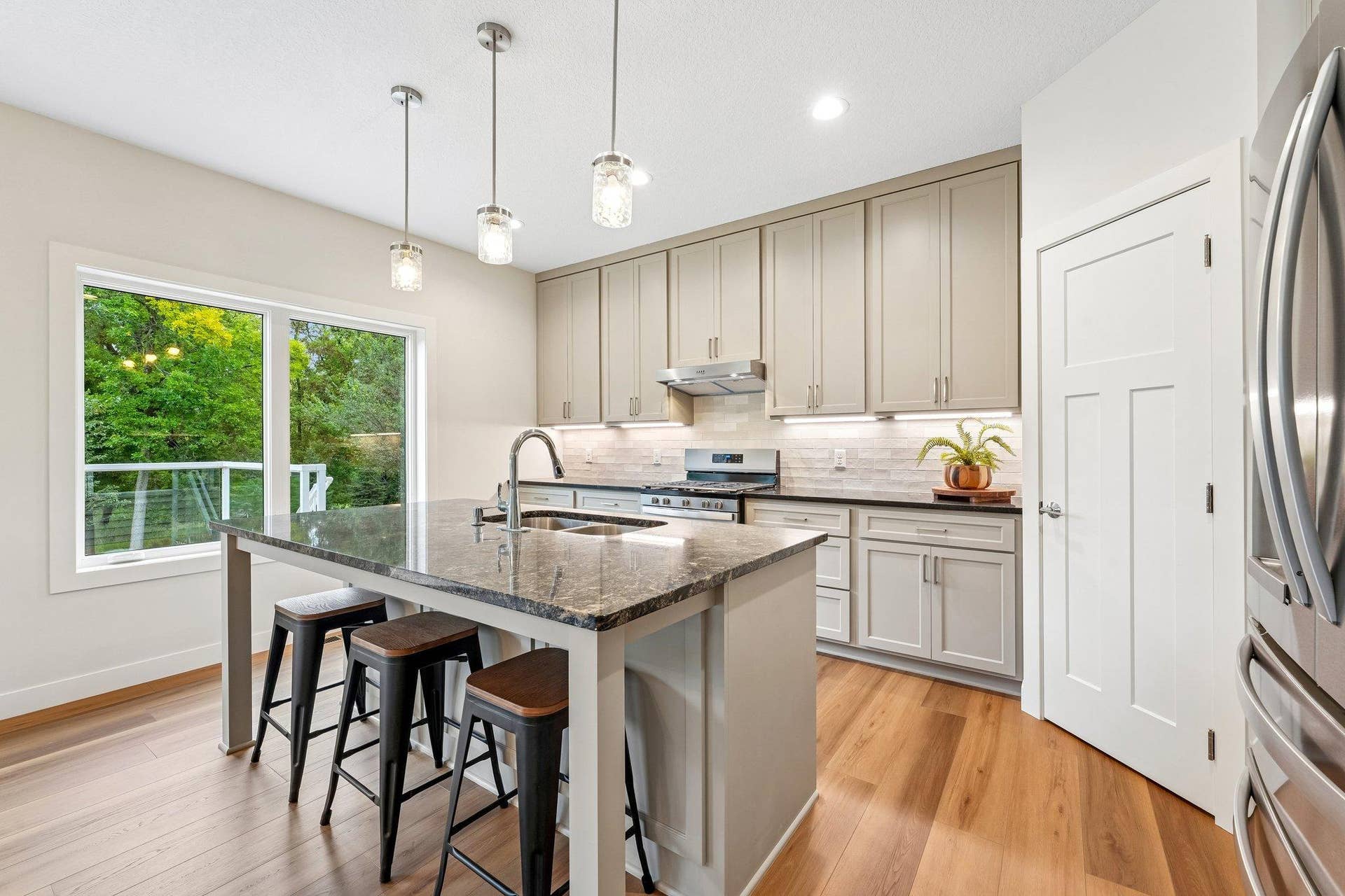 325 County Road B W, Roseville, MN 55113 19-web-or-mls-County Road B-S0110-019.jpg
