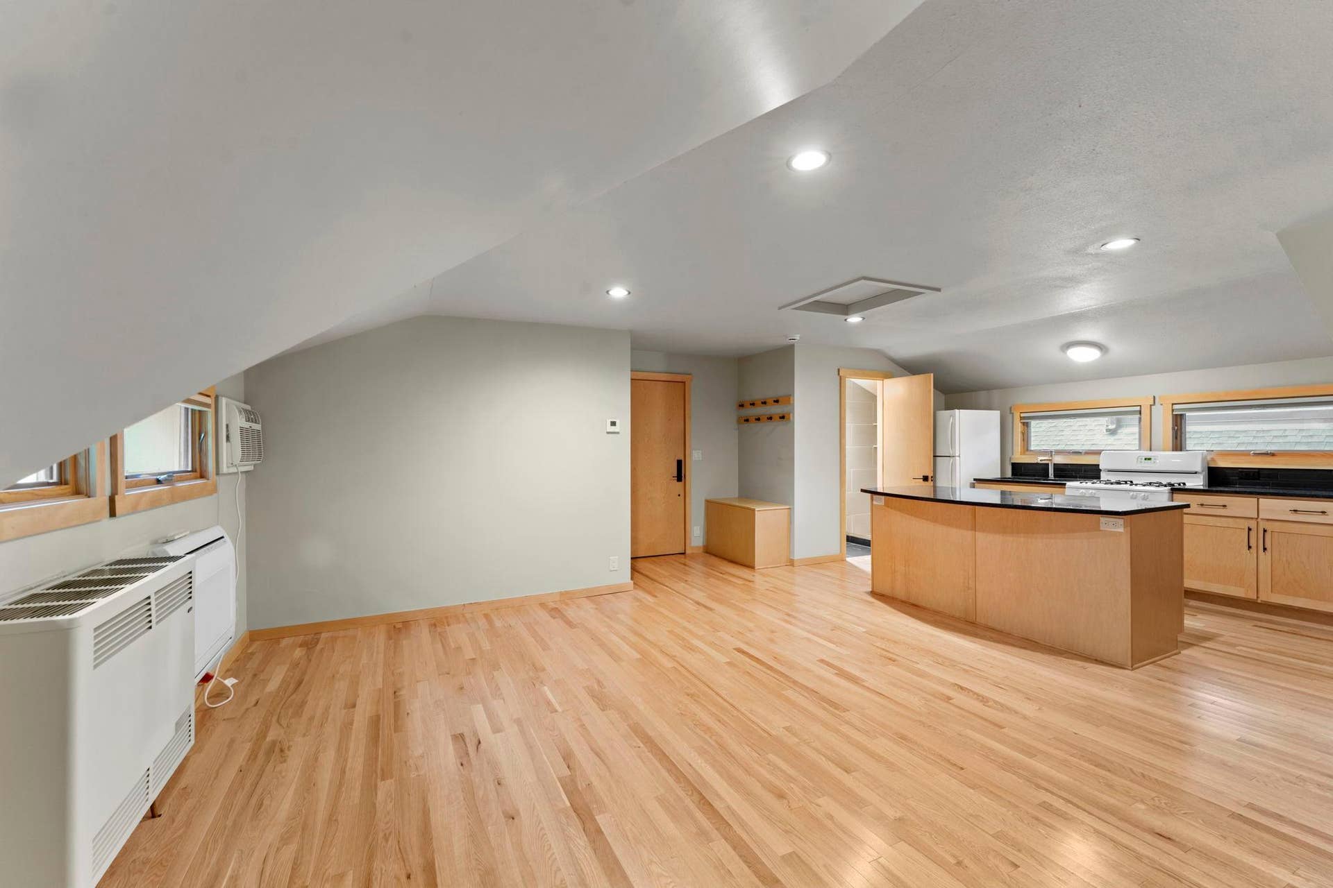 79-web-or-mls-1522 Hague Ave-33 (2).jpg