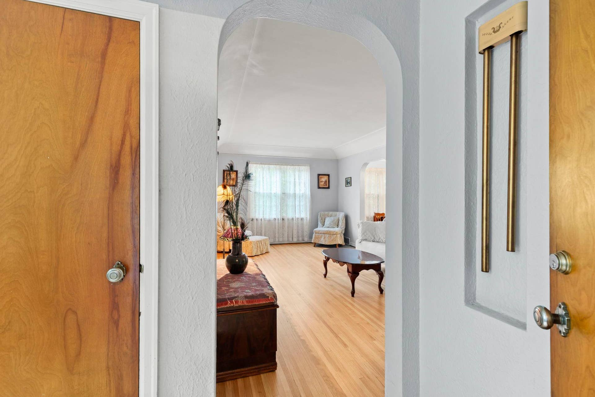 55-web-or-mls-1522 Hague Ave-3 (2).jpg